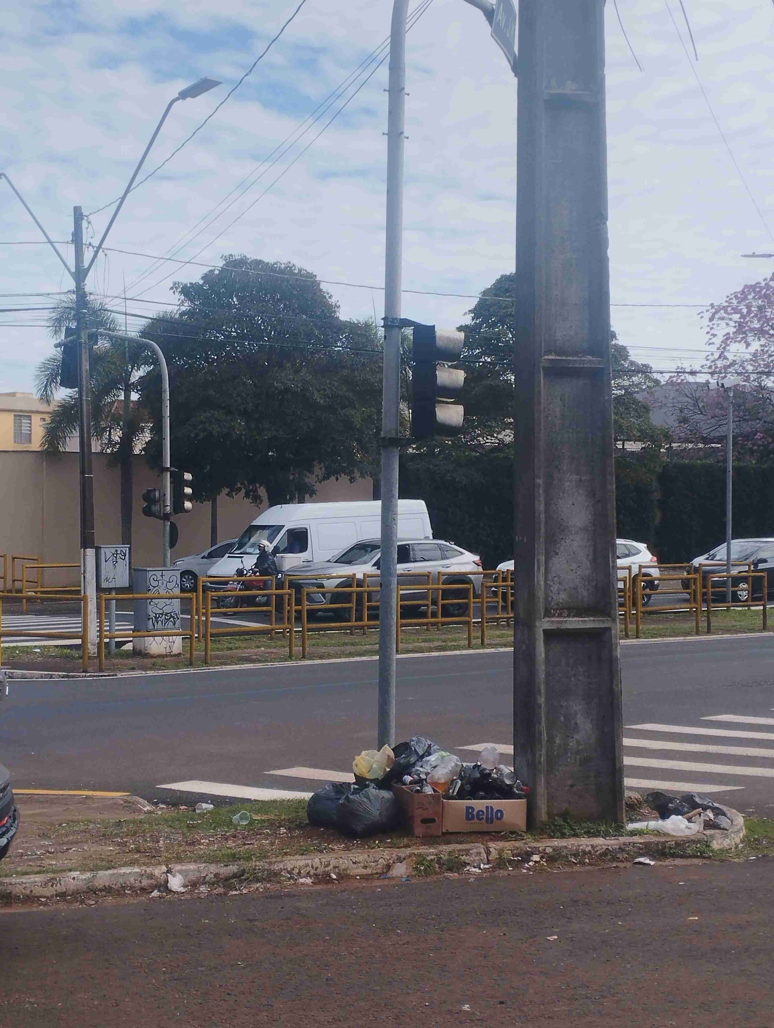 Barracão novo para locação, total 700m², amplo, pé direito de 8M ,av. tiradente ,frente vidro,Jardim Agari, Londrina, PR