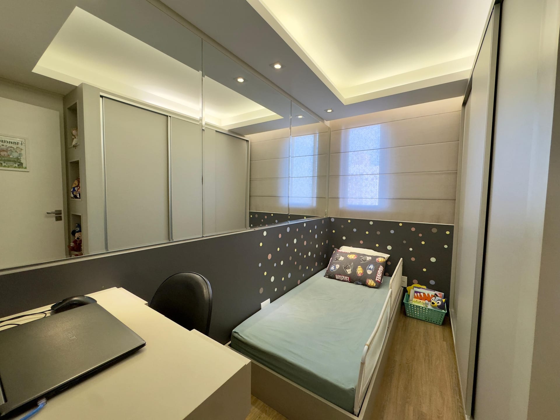 Apartamento à venda, Edifício Solar Mirador, 75m² úteis, 3 quartos (1 suíte), andar alto, sacada com churrasqueira - Aurora, Londrina, PR