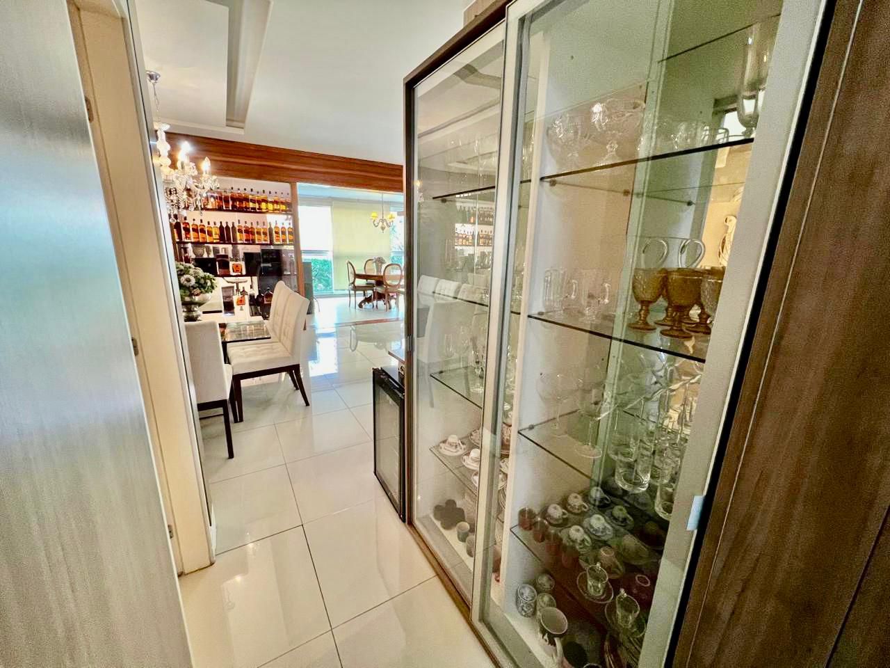 Apartamento  à venda, Ed. Maison Victoria, 183m², 3 suítes, 2 vagas -  Santa Rosa, Londrina, PR