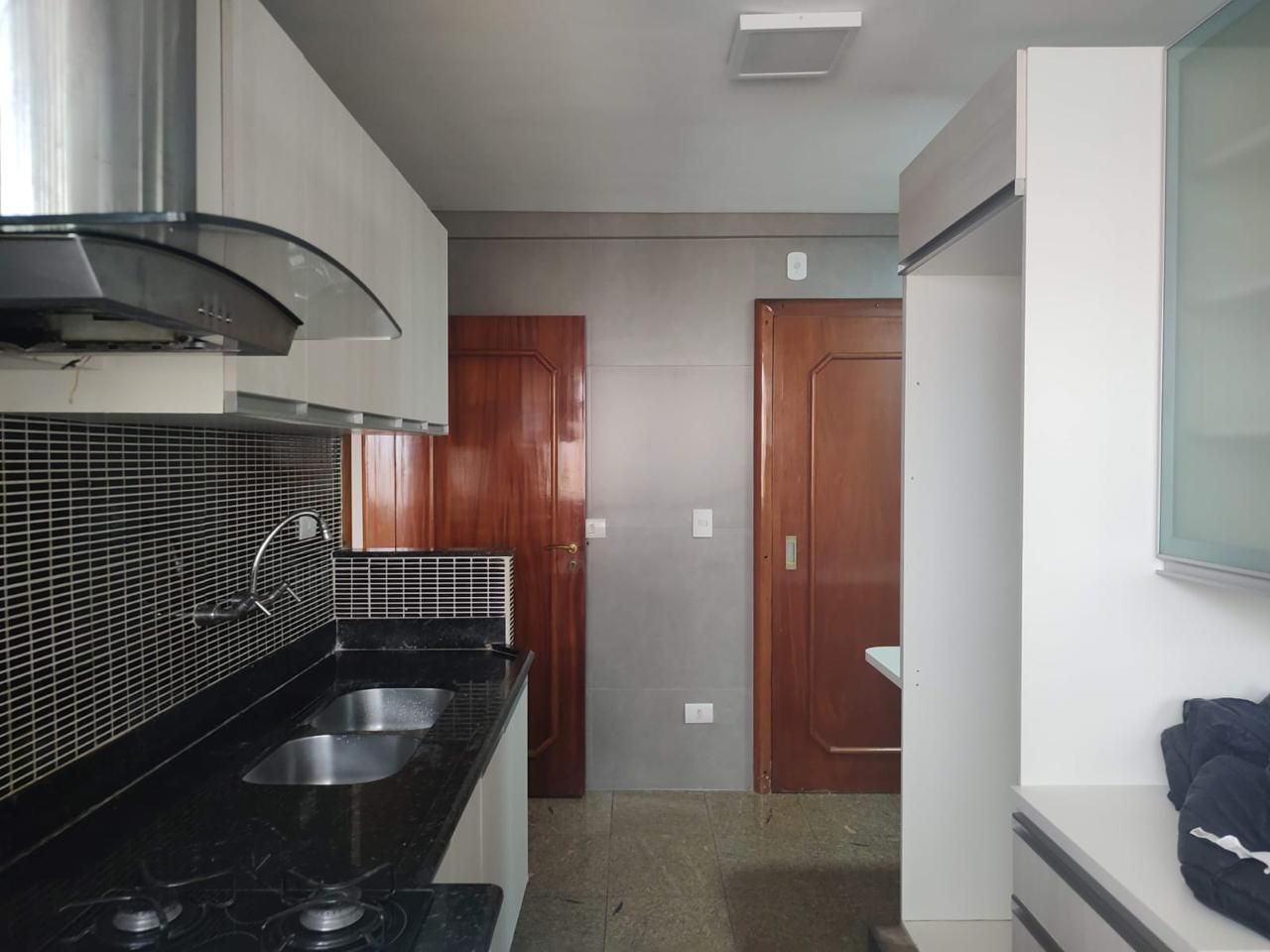 Apartamento à venda, 467m²  úteis, cobertura penthouse, 4 dormitórios sendo 2 suítes, 4 banheiros, Centro - Londrina, PR