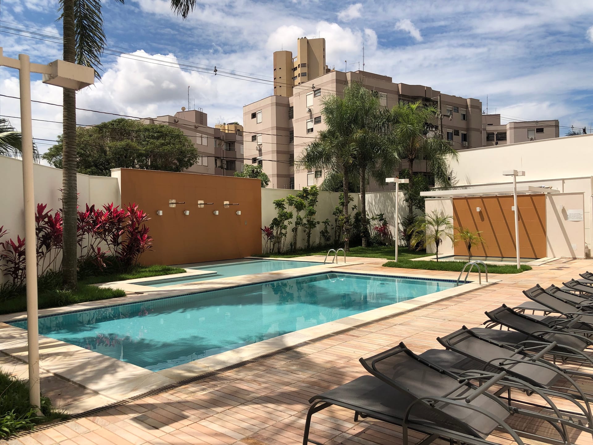 Apartamento à venda, Edifício Dolce Vita, 131,89m² úteis, 3 quartos (1 suíte), ampla varanda com churrasqueira, 2 vagas - Caiçaras, Londrina, PR