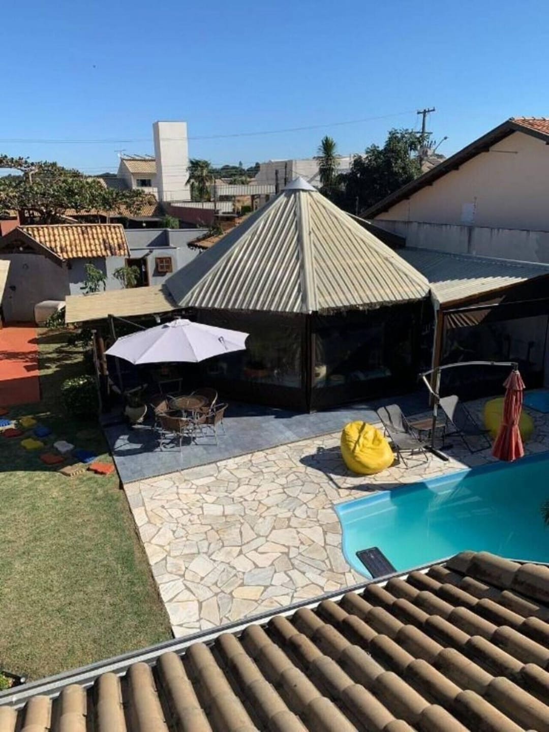 Casa à venda, 500m² terreno e 132m² construção, 2 suítes, piscina e churrasqueira, 4 vagas - Granville Parque Residencial, Londrina, PR
