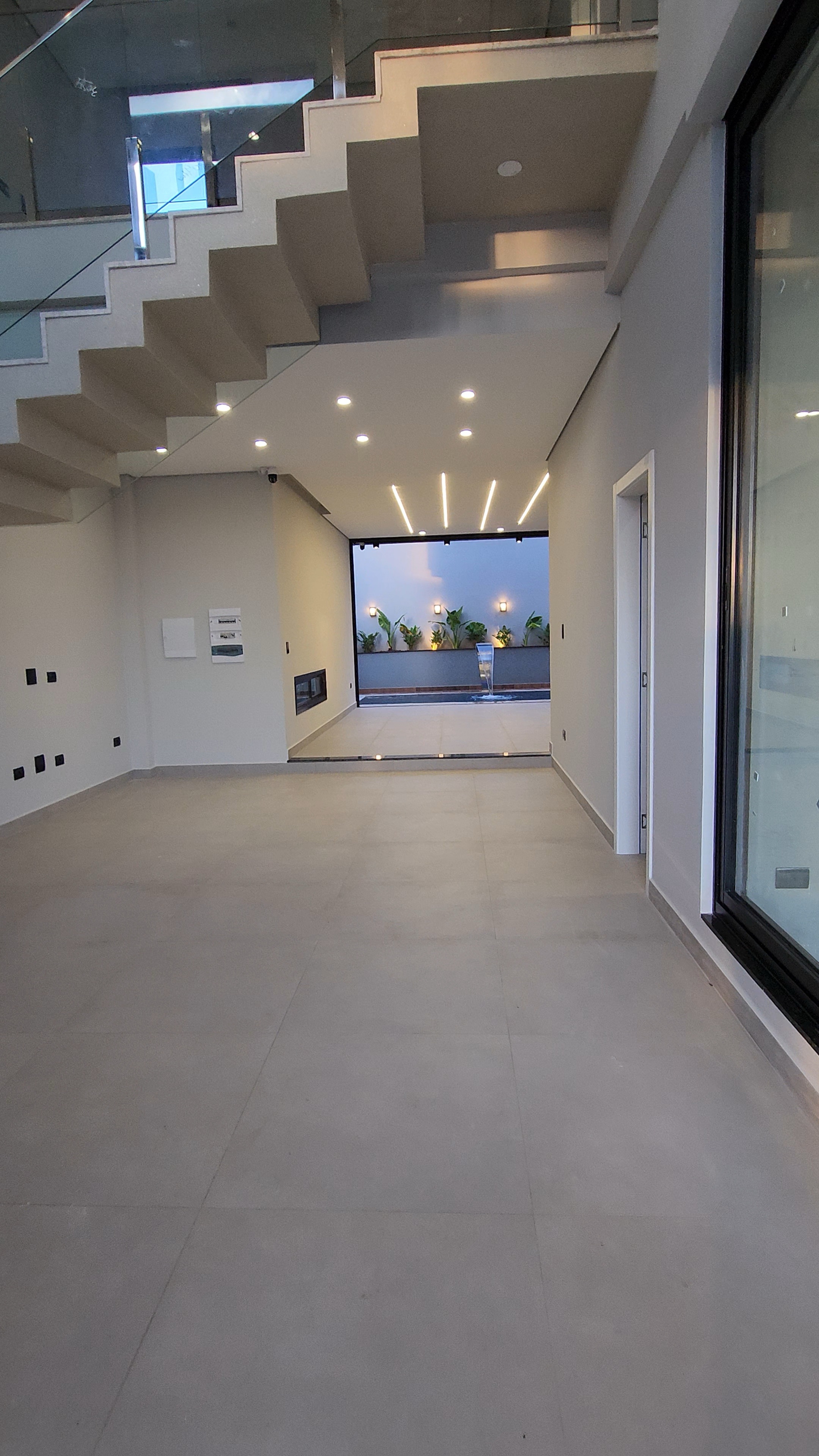 Casa em condominio à Venda, Parque Tauá Araguari, 233 m² construção, 3 suítes, hidro, piscina privativa - Jardim Morumbi, Londrina, PR