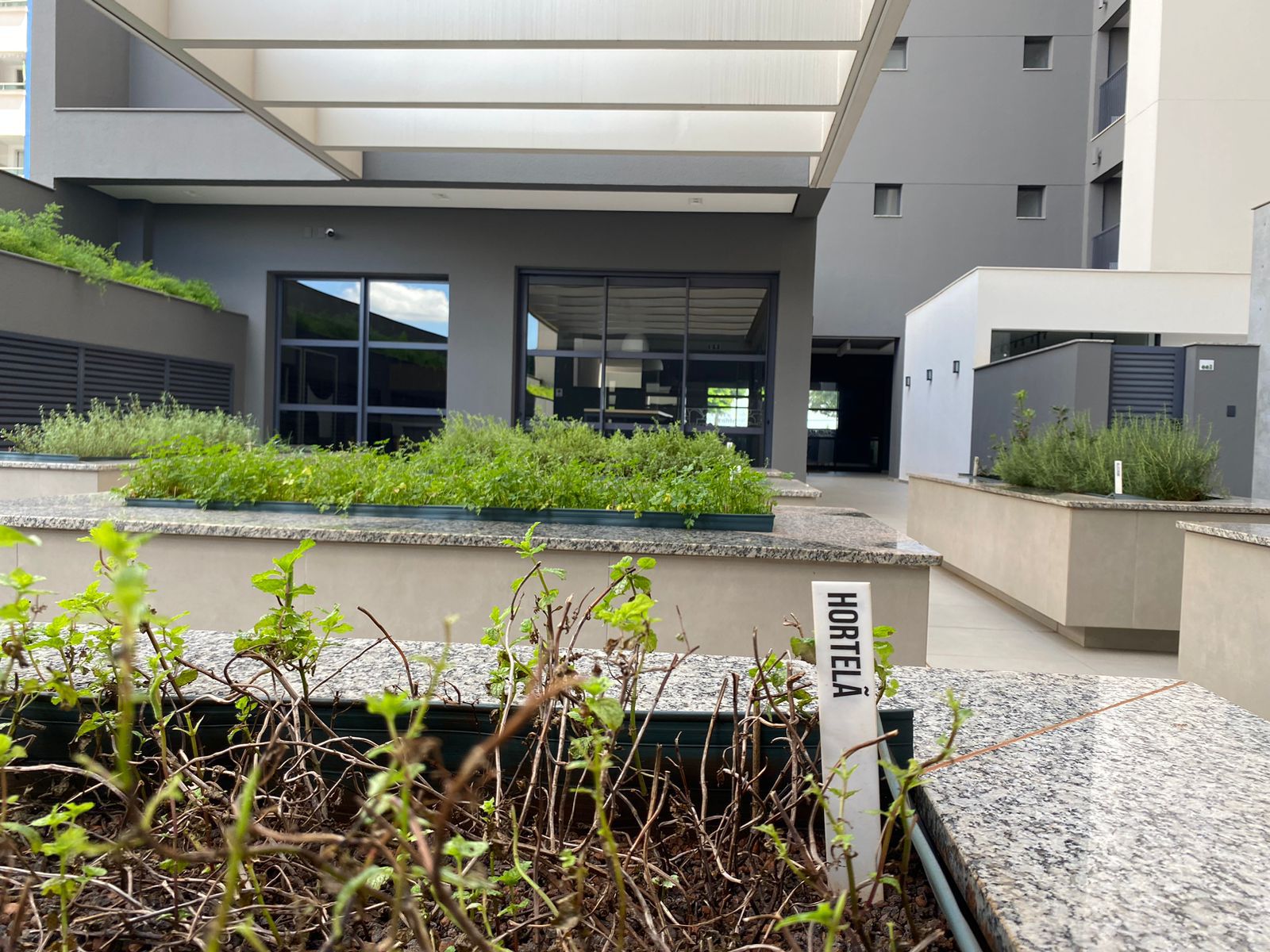Apartamento novo à Venda, Edifício Mind, 02 quartos sendo 1 suíte, 02 vagas, andar alto, sacada fechada no skinglass- Terra Bonita, Londrina PR