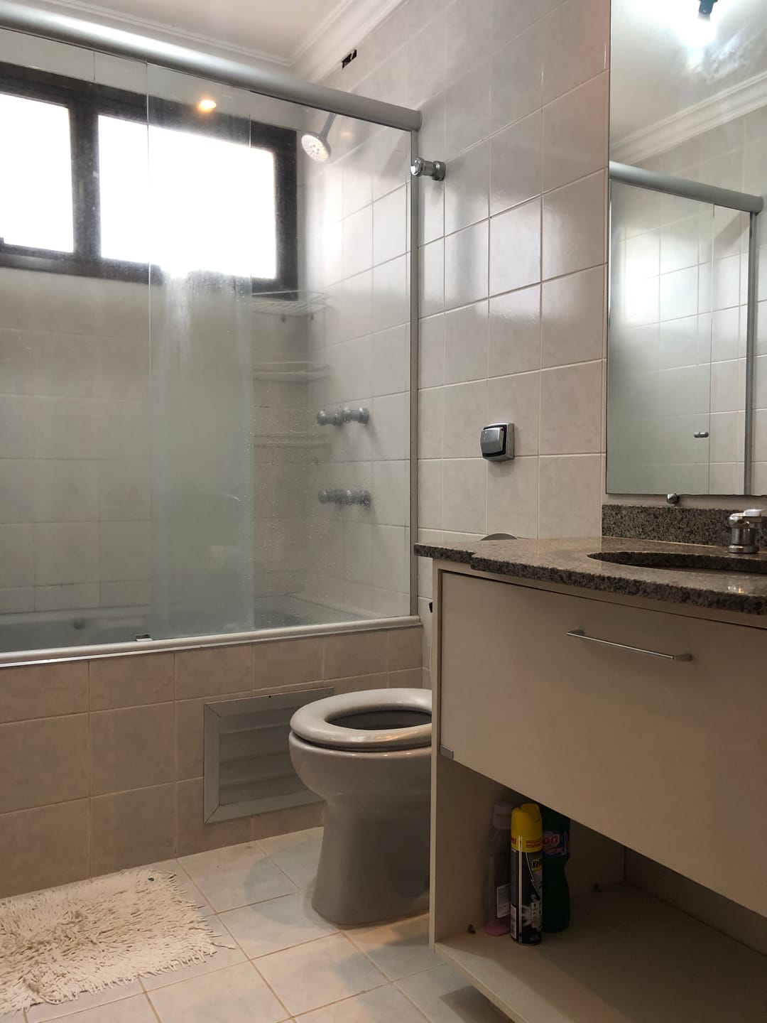 Apartamento à venda, Edifício Saint Simon, 57m² úteis, 1 quarto com suíte e closet, duplex, mobiliado - Centro, Londrina, PR