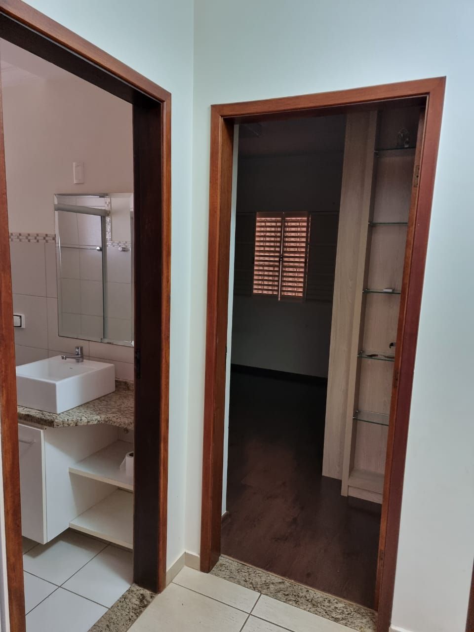 Casa  para venda,  Condomínio Havana, 190m²úteis, 4 quartos sendo 1 suíte, 02 vagas - Aragarça -  Londrina, PR