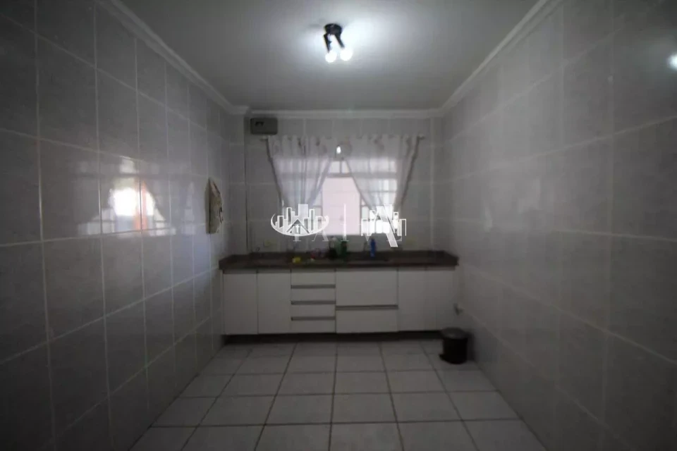 CASA A VENDA ZONA LESTE, NA AVENIDA PRINCIPAL