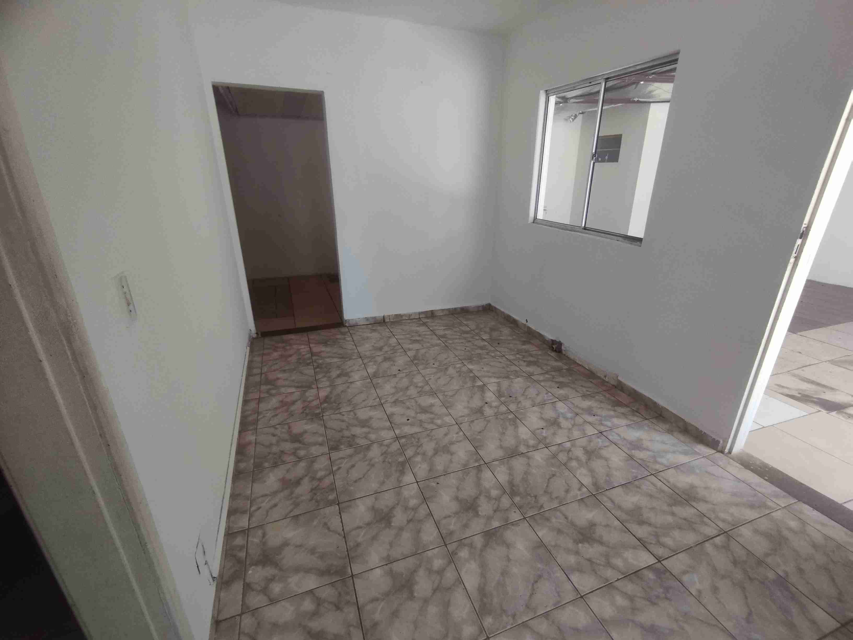 Casa comercial para Locação, 6 salas, localização na  Av. Arthur thomas, 200M² de construção, Jd Bandeirantes - Londirna-PR