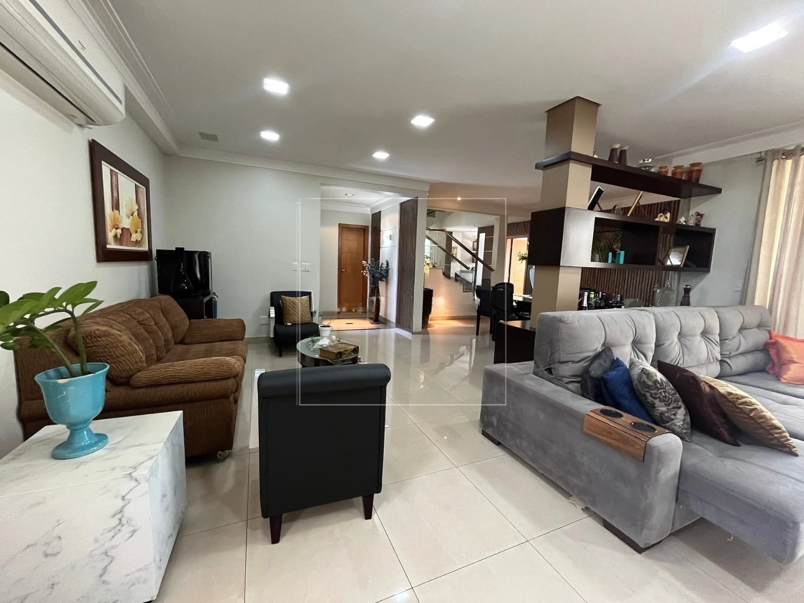 Casa à venda, Alphaville Imbuias, 400m² úteis, 4 quartos sendo 3 suítes, mobiliada -  Vivendas do Arvoredo, Londrina, PR