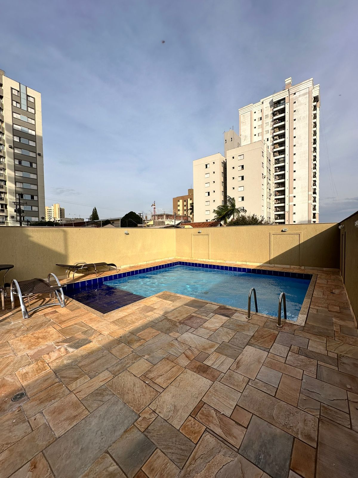 Apartamento à venda, Condomínio Colina Menphis,  195m² úteis, 4 quartos sendo 1 suíte, andar alto, 2 vagas - Andrade, Londrina, PR