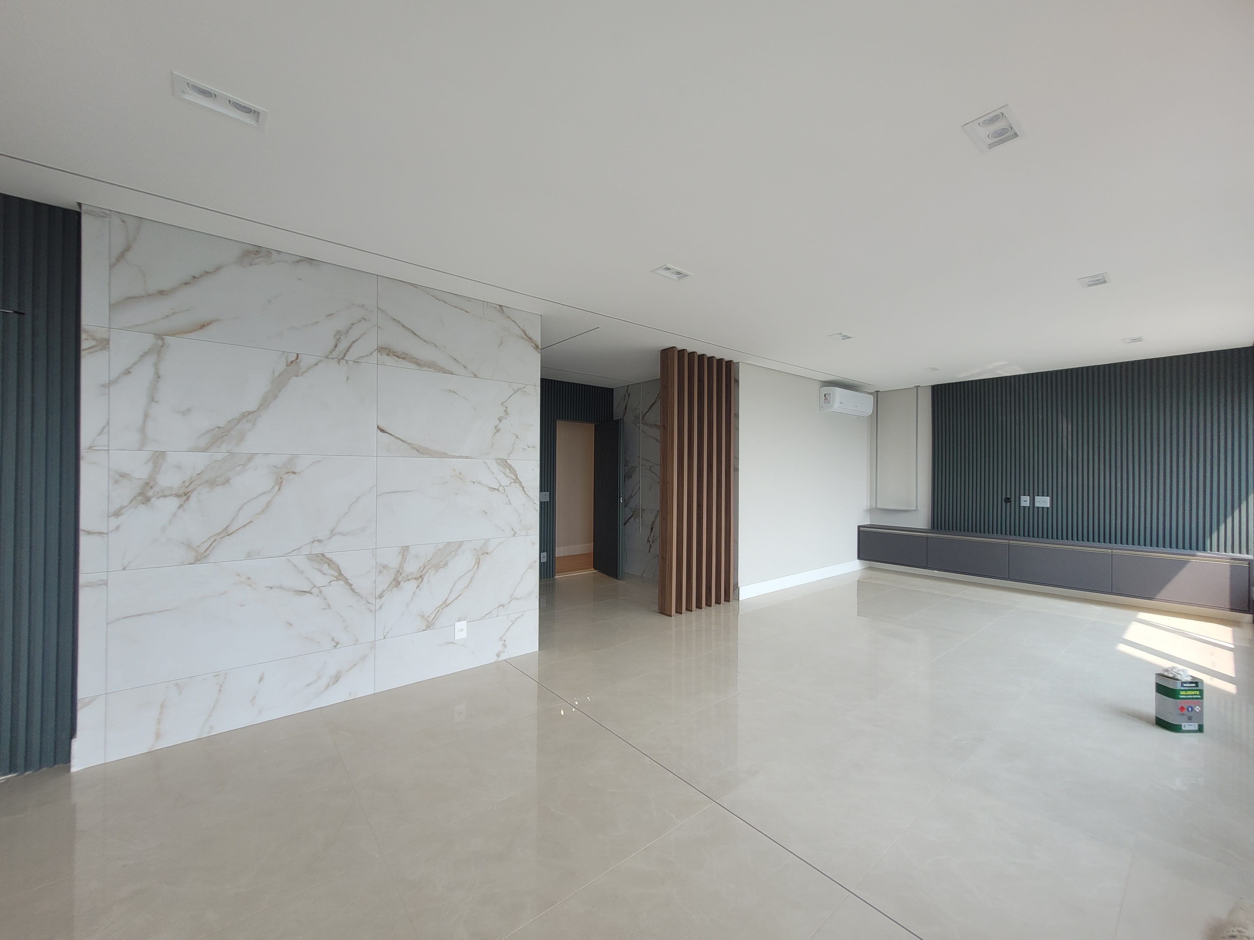 Apartamento a venda, Edifício Grand Palais, 216m² úteis, planejado, andar alto, Gleba Fazenda Palhano -Londrina, PR