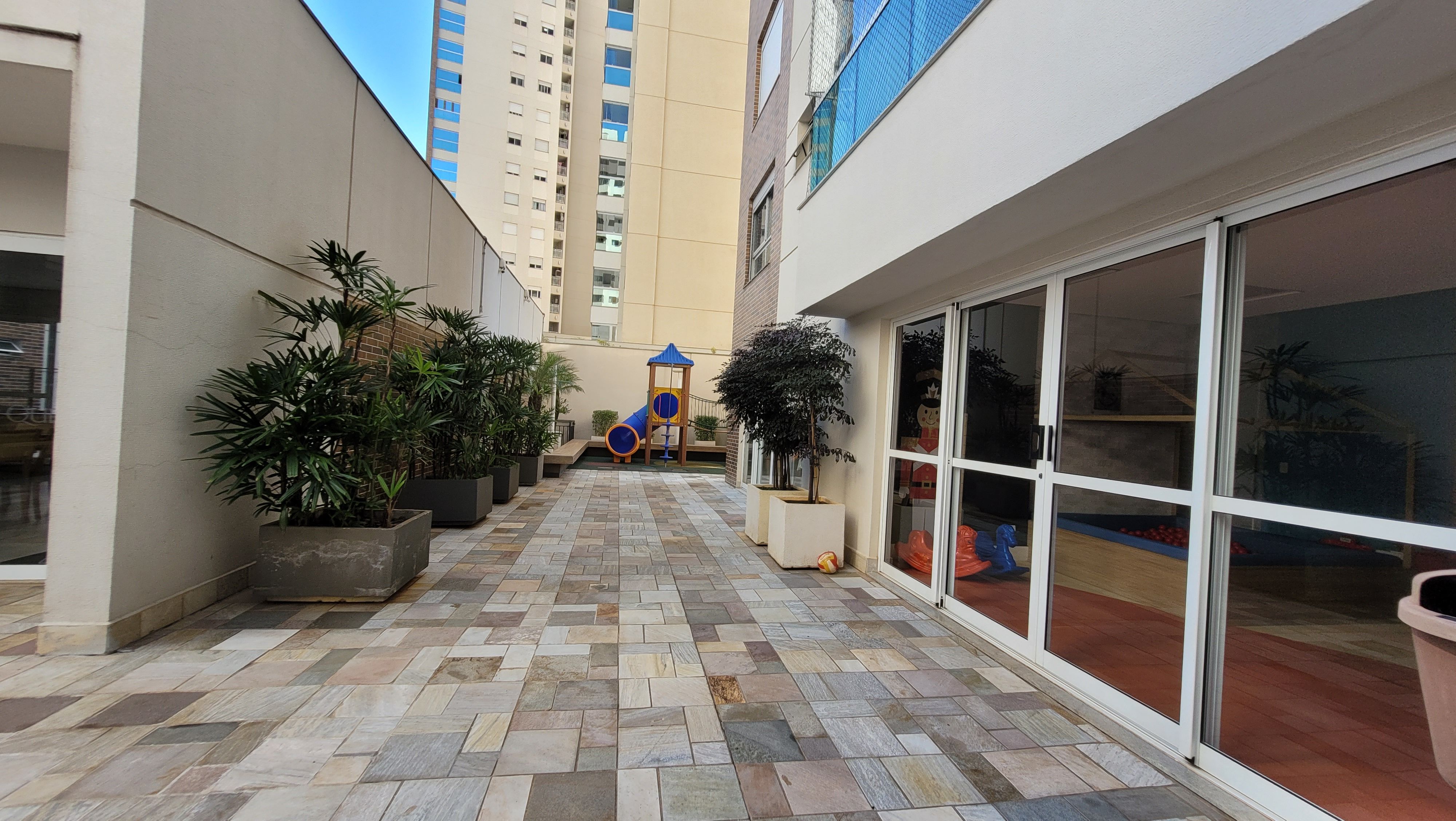 Apartamento  à Venda, 173m² privativos, Ed Queens Park, 3 suítes sendo 1 master, 2 vagas - Gleba Fazenda Palhano, Londrina, PR