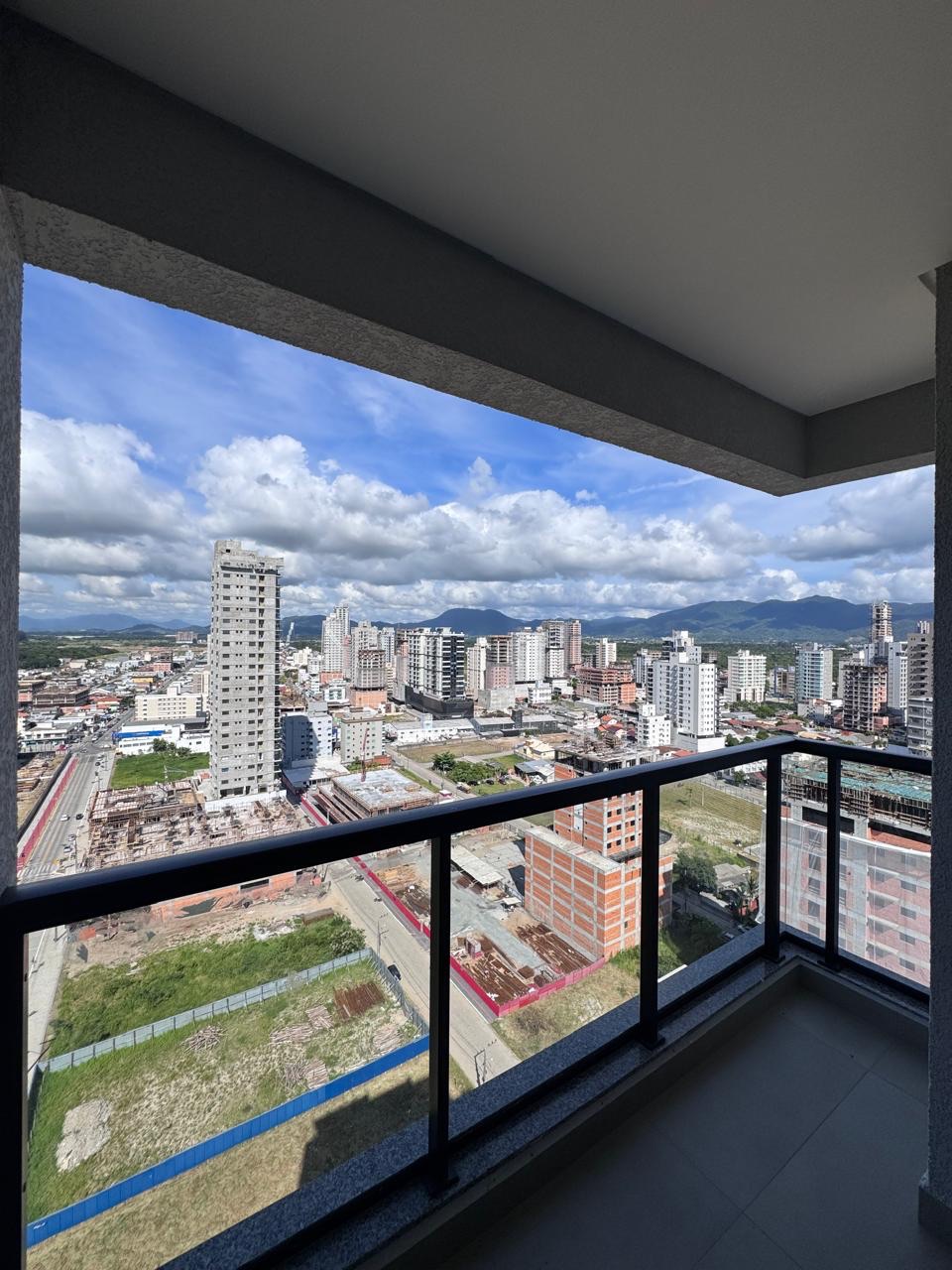 Apartamento no último andar com vista à montanha no litoral catarinense