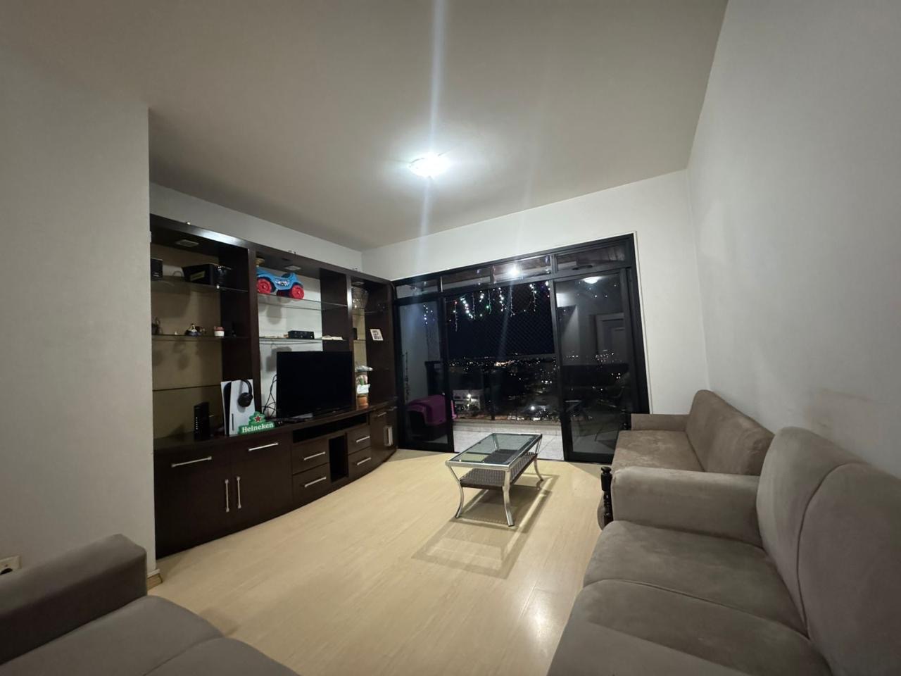 Apartamento à venda, Edifício Bavaria, 3 quartos sendo 1 suíte, 2 vagas, andar alto -Centro Londrina, PR