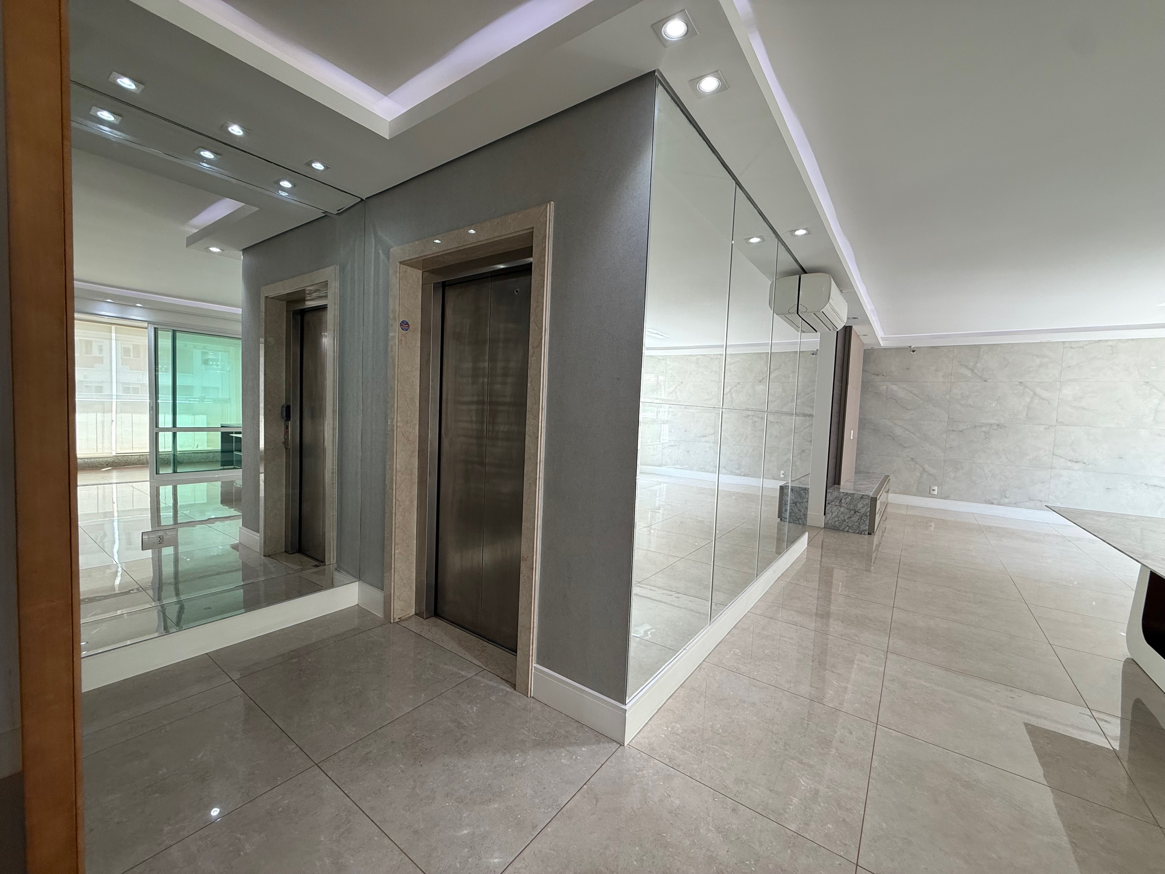 Apartamento à venda, Edifício Le Blanc, 236m² úteis, 3 suítes, 4 vagas, elevador privativo, ampla varanda gourmet - Gleba Palhano, Londrina, PR