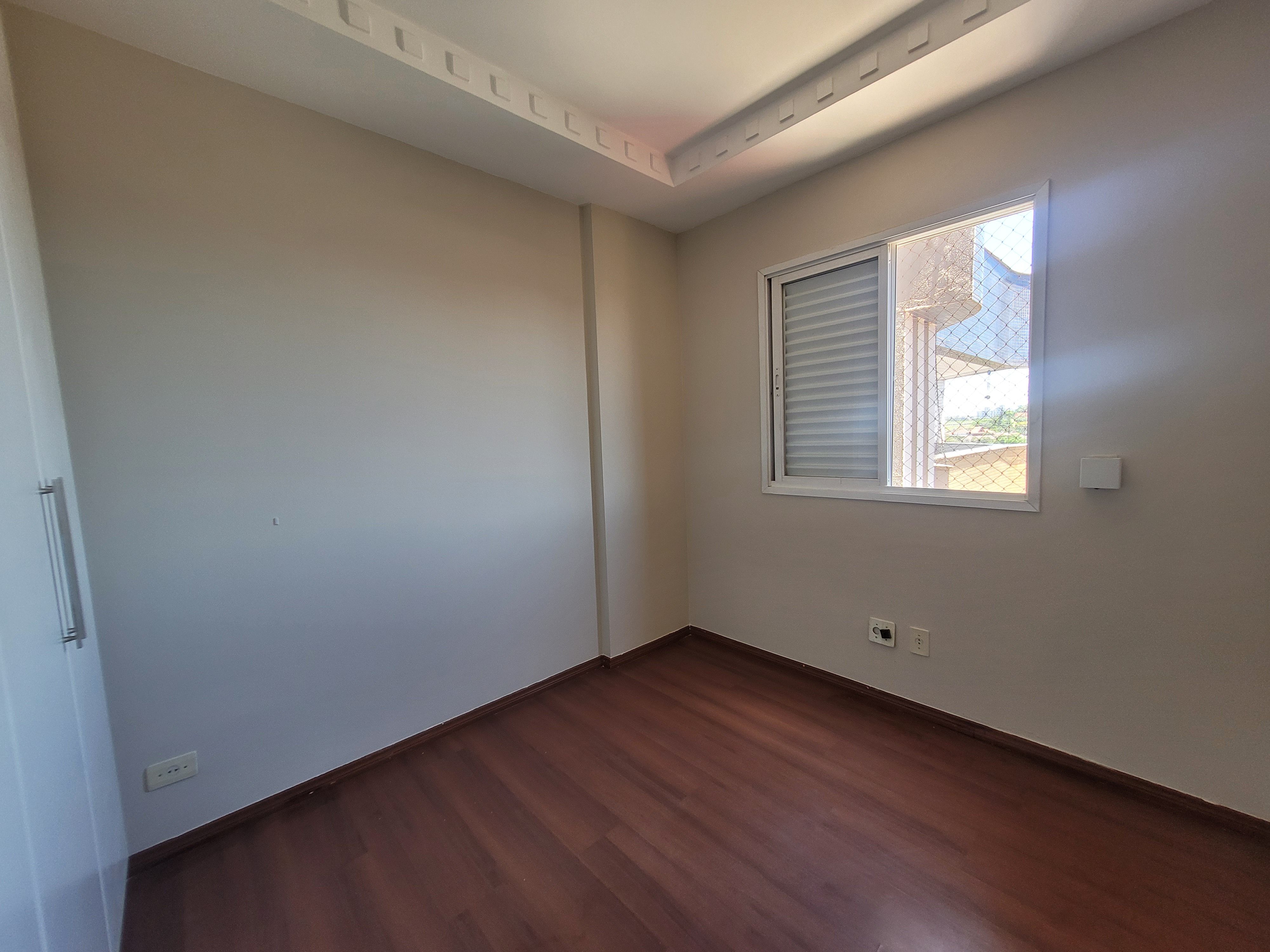 Apartamento  à Venda no edifício  Portal do lago,3 quartos/ 1 suite, andar alto, sol da manha,2 vagas de garagem,Gleba Fazenda Palhano, Londrina,