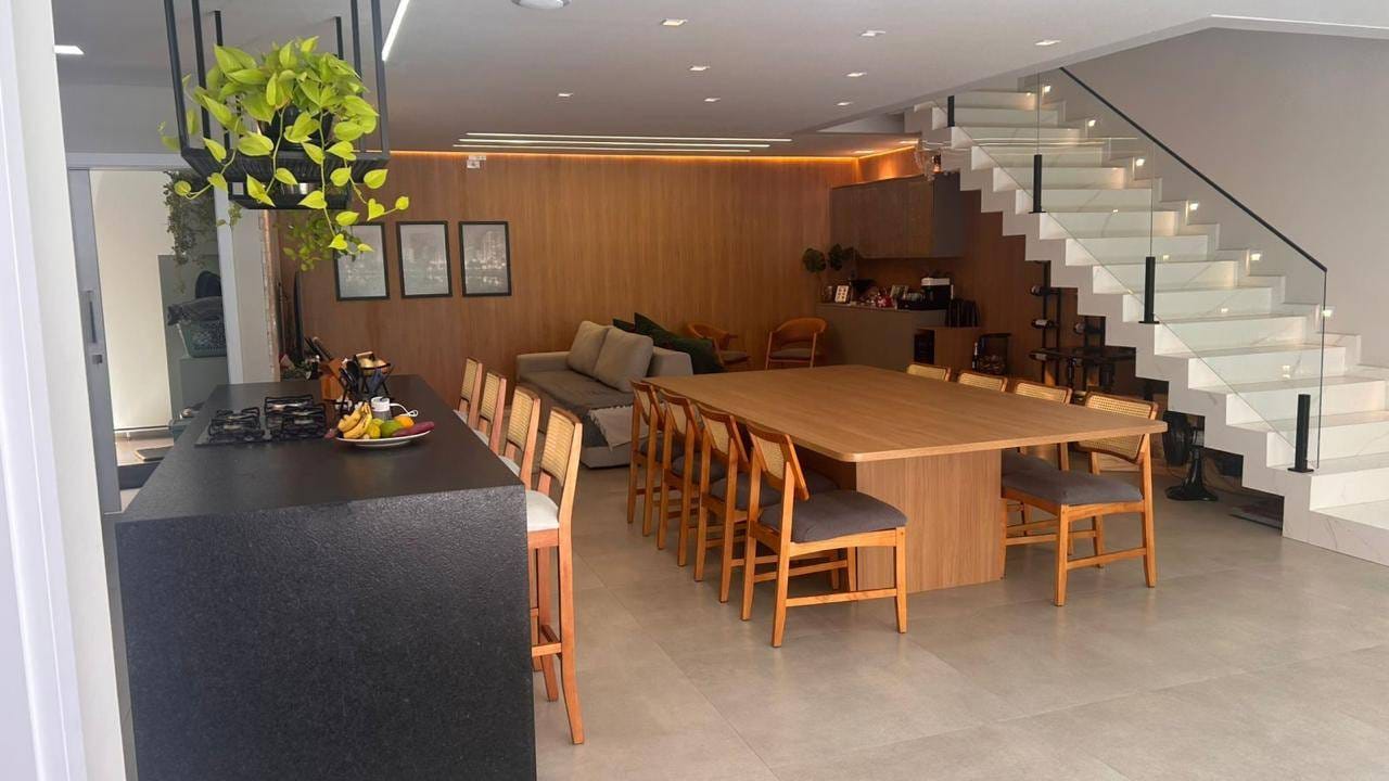 Imagens do imóveis Casa à venda,  226m² construção, porteira fechada, 3 suítes, piscina e churrasqueira, 4 vagas - Universitário, Londrina, PR