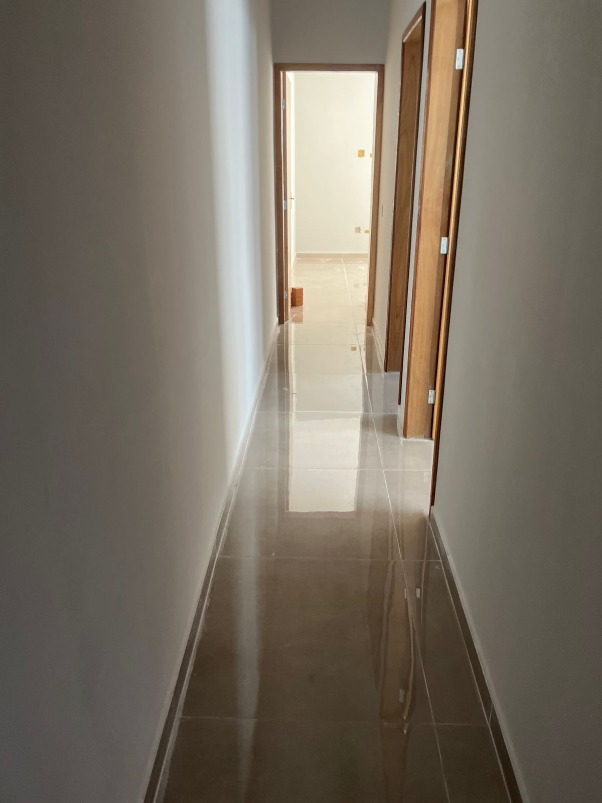 Casa nova  à venda, 112m³ úteis, 3 quartos sendo 1 suíte, jardim de inverno no fundo, zona leste - Colúmbia, Londrina, PR