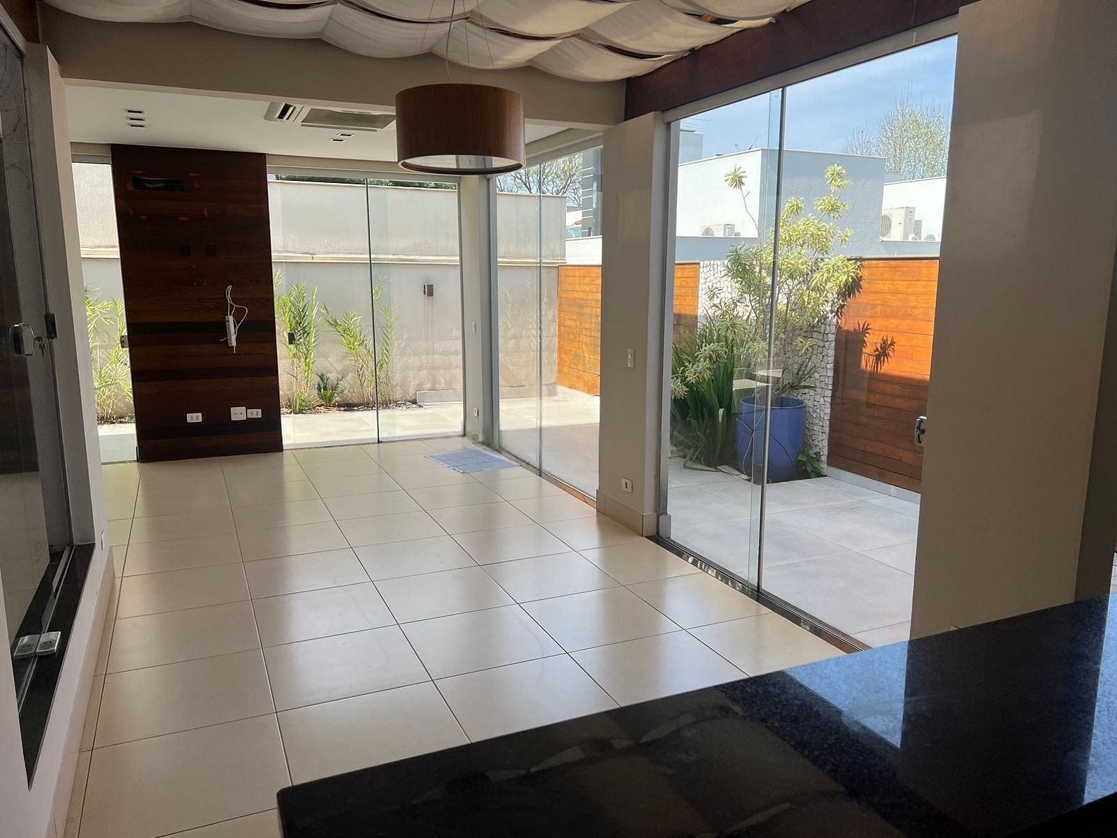 Sobrado à venda, Royal Forest, 280m² úteis, 4 quartos sendo 2 suítes, completo em móveis planejados, piscina - Esperança, Londrina, PR
