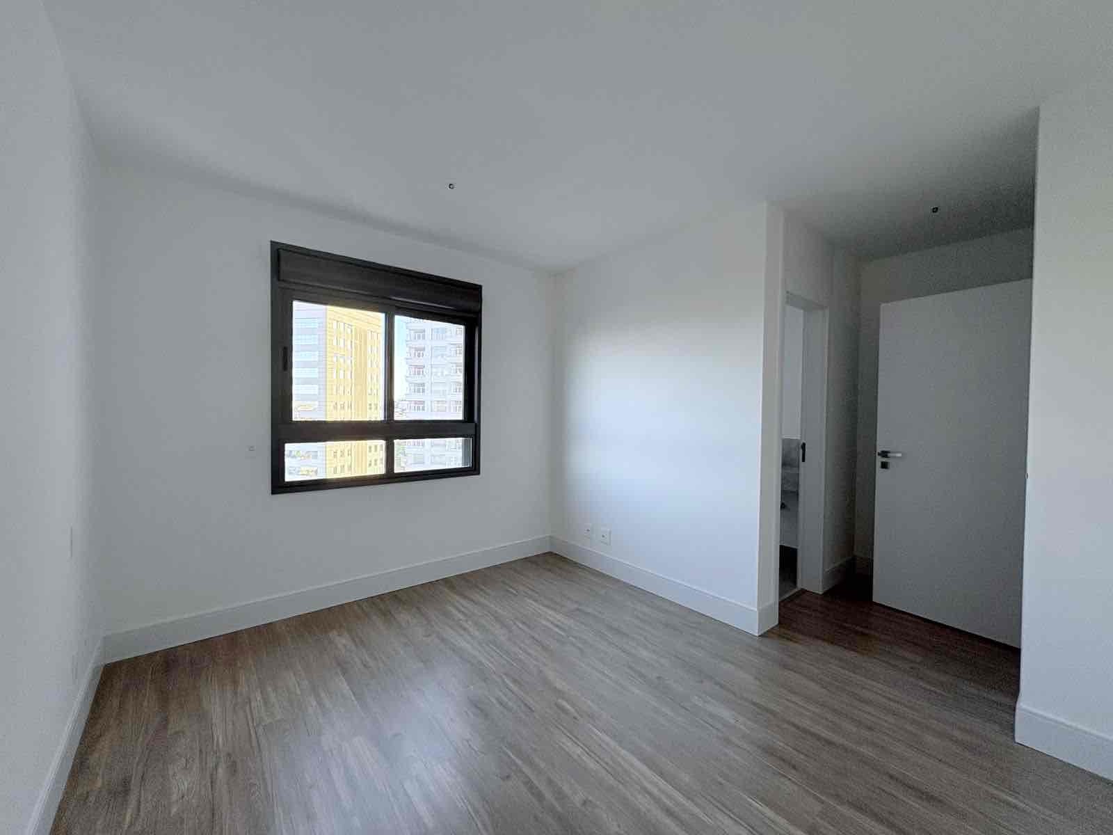 Apartamento novo à Venda, Edifício Lakeside, 232 m² úteis, 3 suítes, 4 vagas, sol da manhã,  elevador privativo, sacada com skinglass- Bela Suiça
