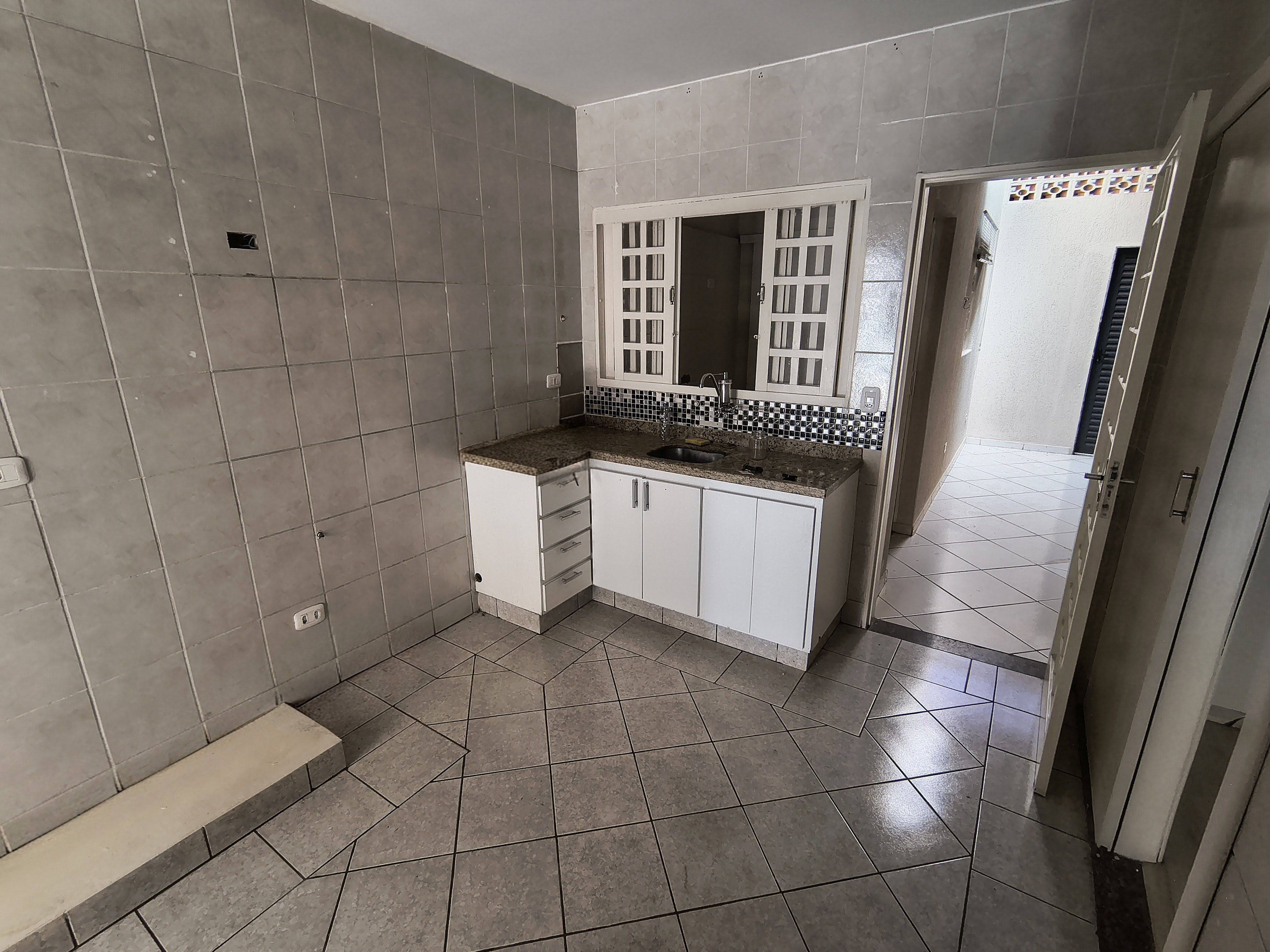 Casa à venda, 3 quartos 1 suíte, 3 vagas, 107M² úiteis, área gourmet, Planejados na suíte,Parque Jamaica, Londrina-PR