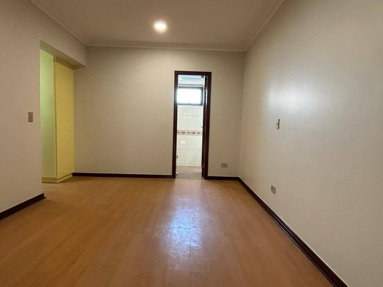 Apartamento à Venda,  260m² úteis, Edifício London Lake, 04 suítes, vista para lago 3 vagas - Caiçaras, Londrina, PR