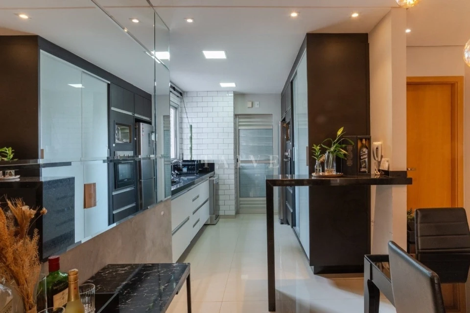 Apartamento à venda, 3 quartos sendo 1 súite, 2 vagas, Porteira fechada, Móveis planejado completo, Andar alto, Guanabara Parque Boulevard, Londr