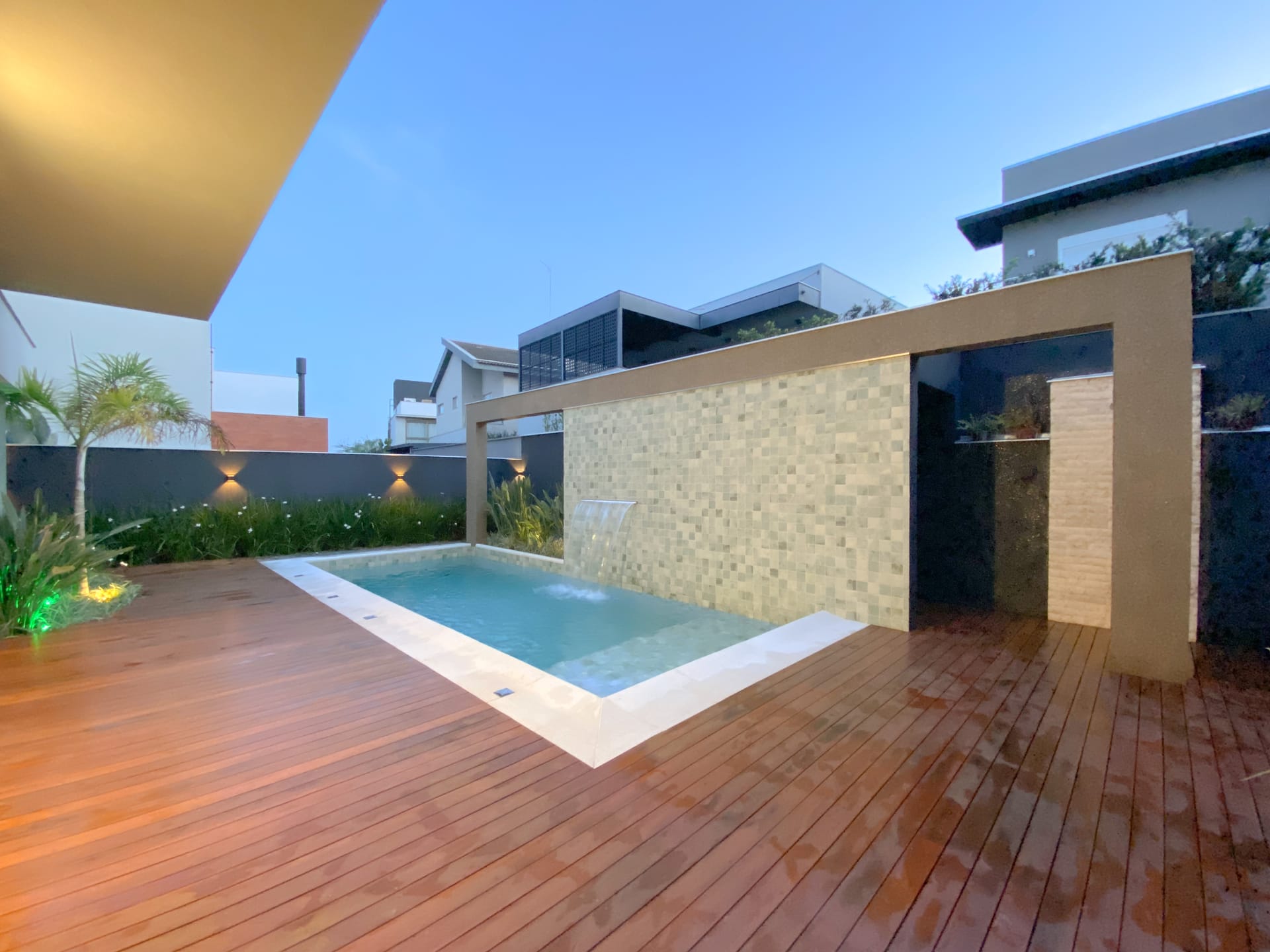 Sobrado à Venda, 302m² úteis,  3 suítes, decorado no Cond.Vivenda Vivendas do Arvoredo, Londrina, PR