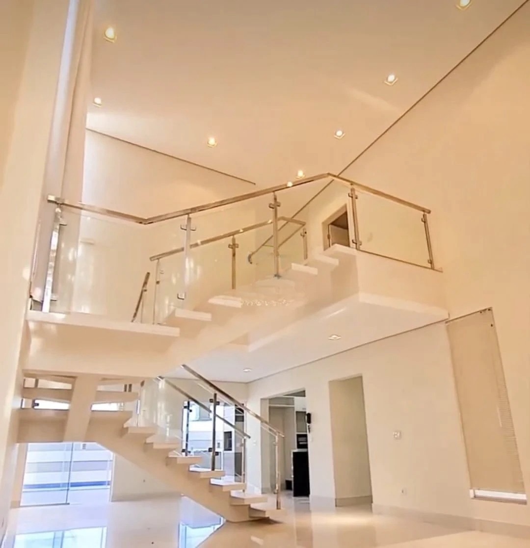 Sobrado à venda, Condomínio Royal Forest, 220m² úteis, 3 suítes, piscina, quintal, 4 vagas - Esperança, Londrina, PR