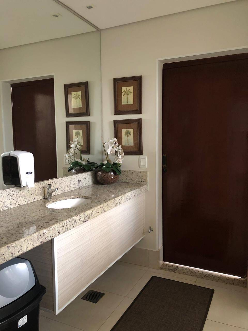 Apartamento à venda, Edifício Mirante do Lago, 76m² úteis, 3 quartos sendo 1 suíte, sacada com churrasqueira - Gleba Fazenda Palhano, Londrina, P