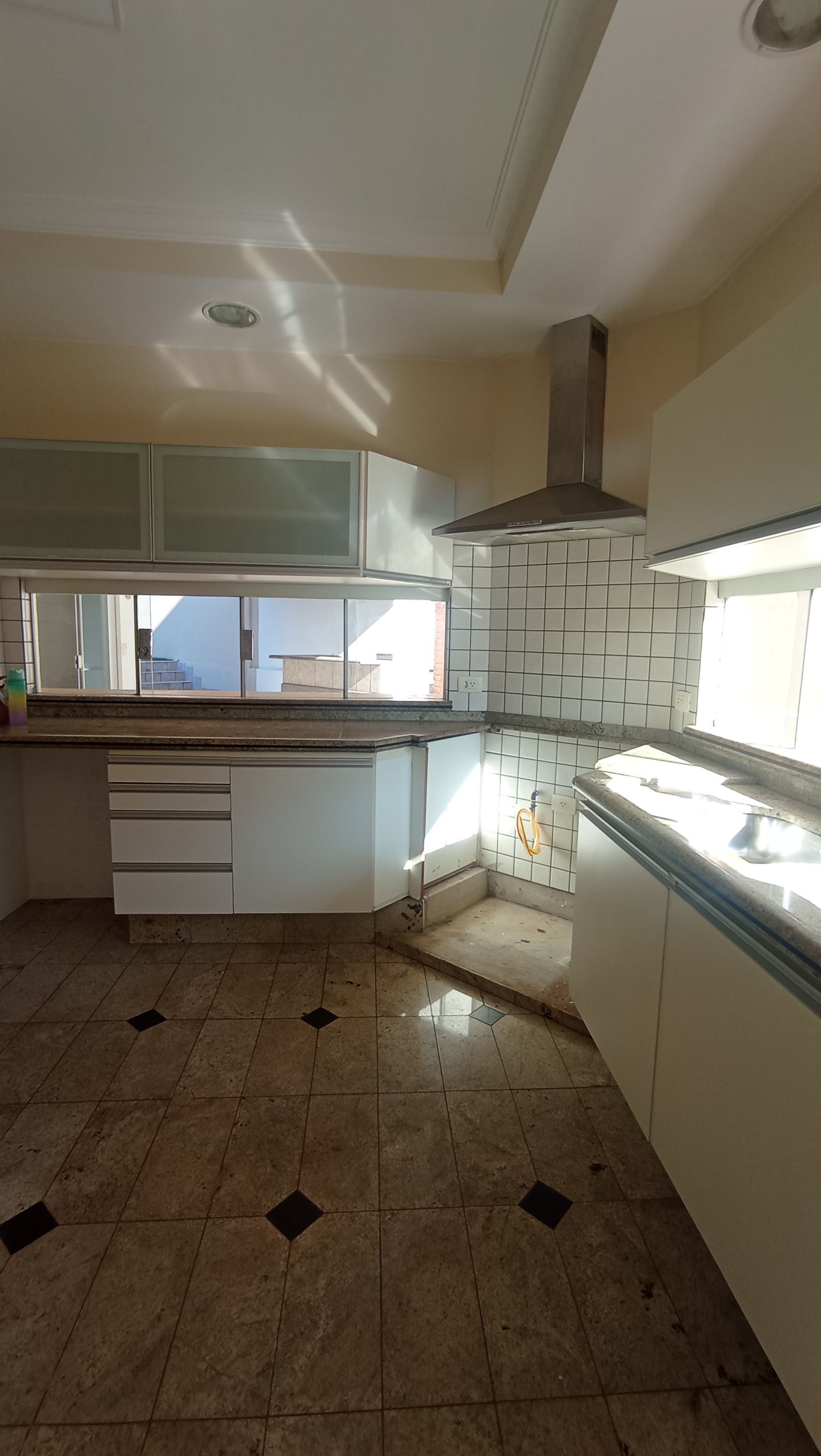 Casa à Venda, 4 quartos - 2 suítes/ piscina/ Tucanos,  Londrina, PR