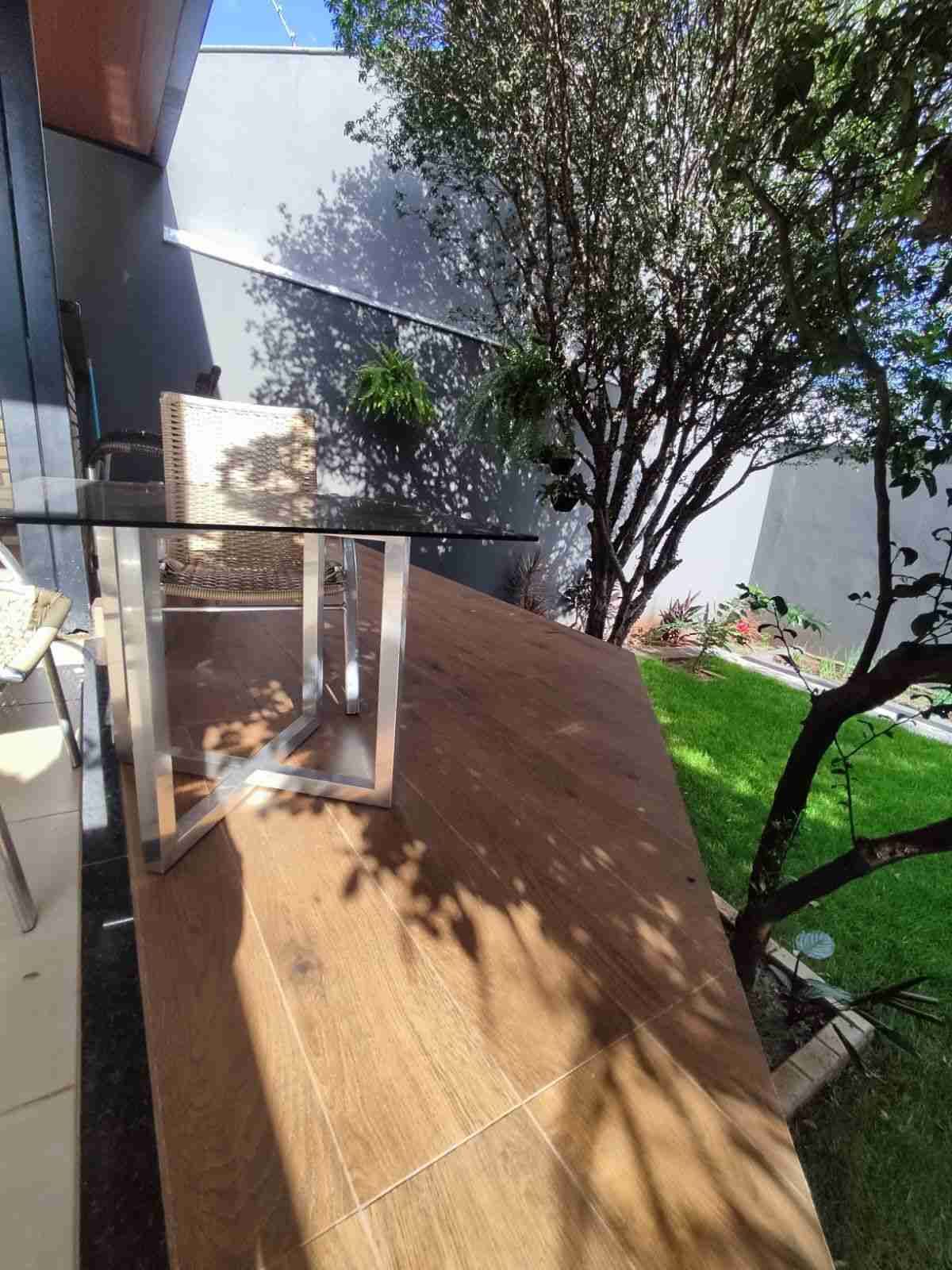 Casa à venda, 152m2 úteis, área total 330m2, 3 quartos, 3 vagas-  Mônica Londrina Pr
