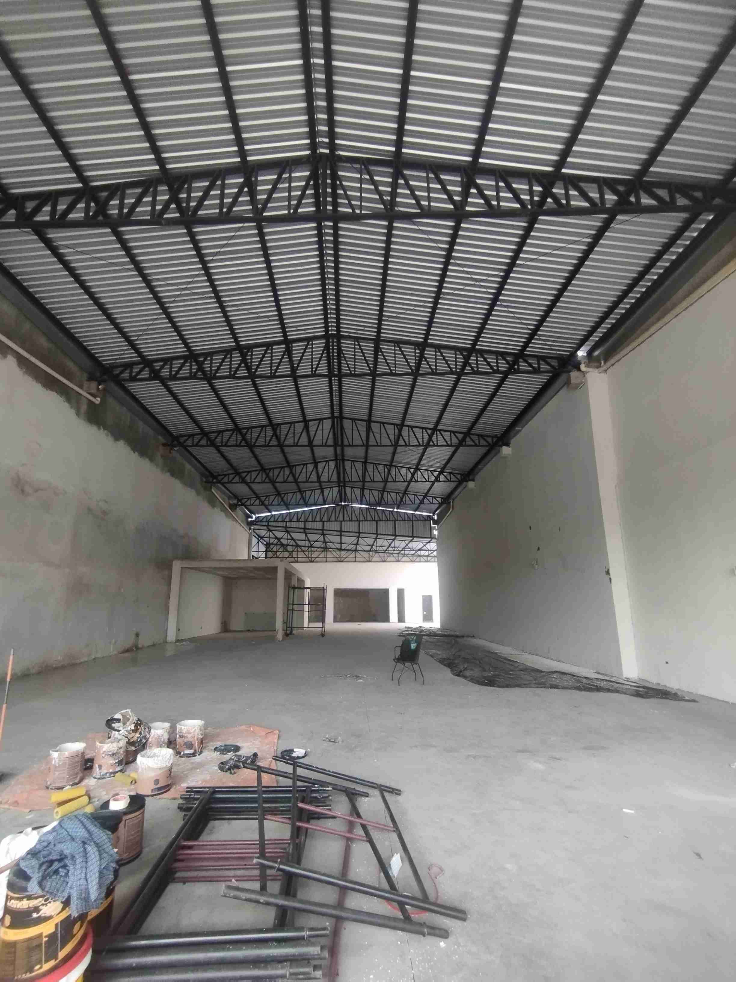 Barracão novo para locação, total 700m², amplo, pé direito de 8M ,av. tiradente ,frente vidro,Jardim Agari, Londrina, PR