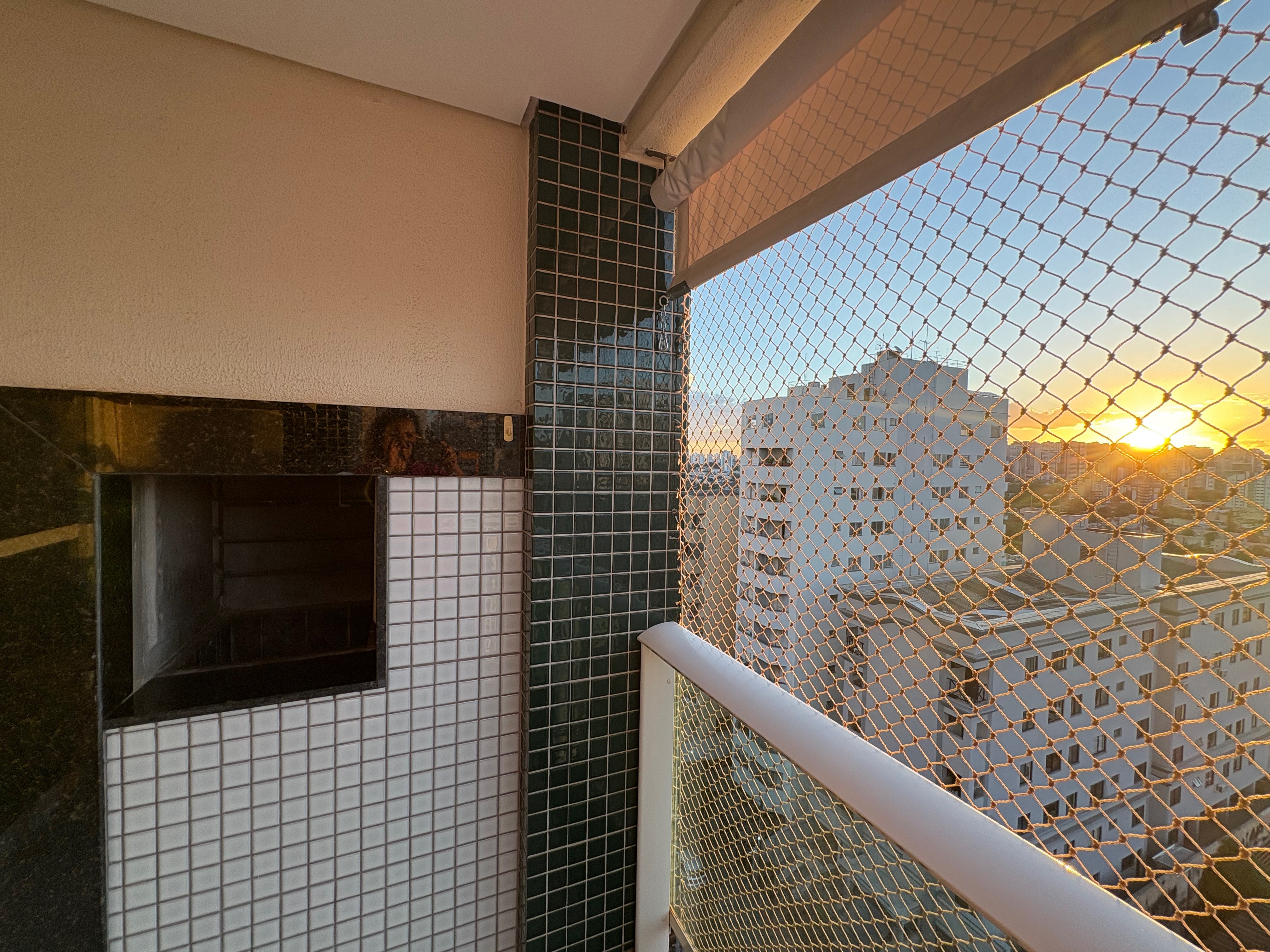 Apartamento à venda, Residencial Ibiza, 2 quartos sendo 1 suíte, andar alto, sacada com churrasqueira, Vila Ipiranga, Londrina, PR