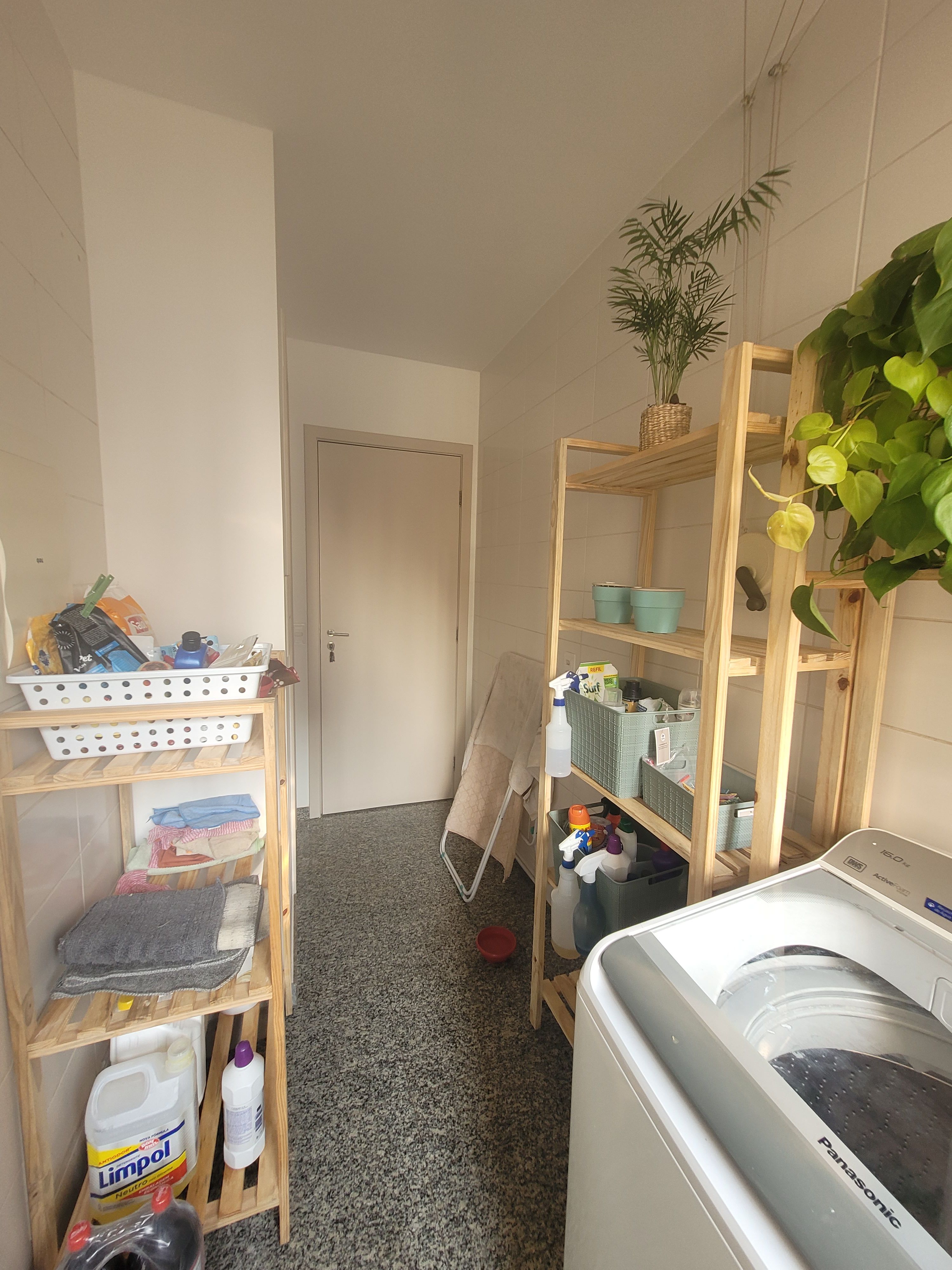 Apartamento à venda, no Edifício Le Corbusier, 122m², 3 quartos, 2 vagas de garagem, andar alto, sacada com churrasqueira, Gleba Palhano - Londri
