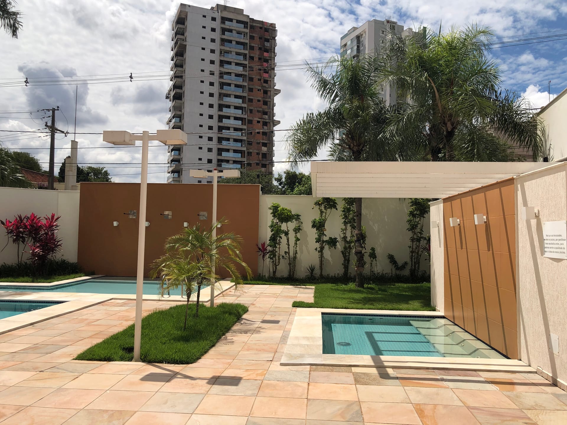Apartamento à venda, Edifício Dolce Vita, 131,89m² úteis, 3 quartos (1 suíte), ampla varanda com churrasqueira, 2 vagas - Caiçaras, Londrina, PR
