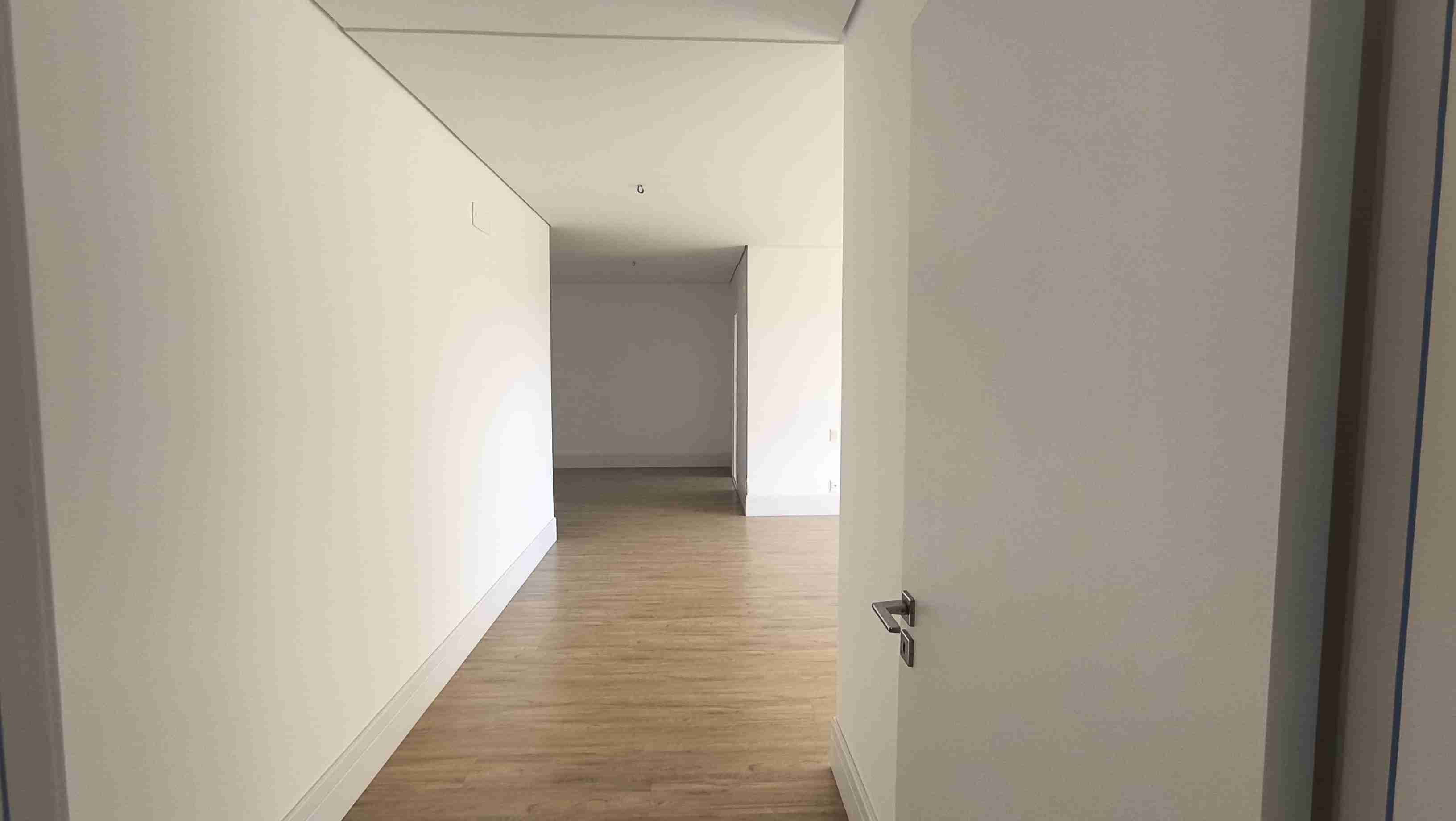 Apartamento à venda no Edifício Le Reve, 323m² úteis, 3 suítes, vista para o lago, 4 vagas - Gleba Palhano, Londrina, PR