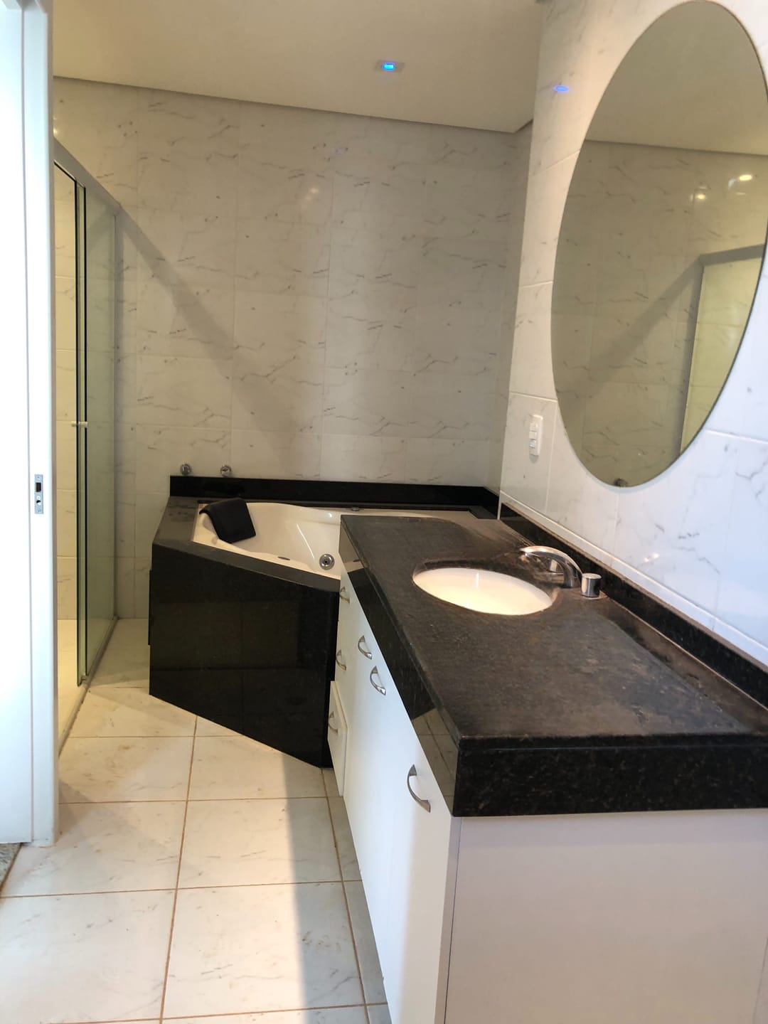 Casa à venda , Condomínio Acácia Imperial, 400m² privativos, 4 suítes, churrasqueira e piscina - Royal, Londrina, PR