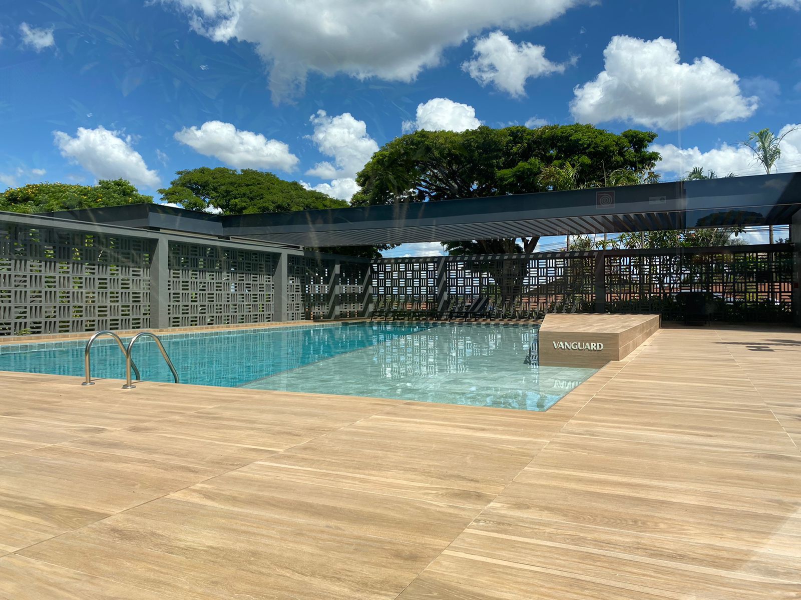 Apartamento novo à Venda, Edifício Mind, 02 quartos sendo 1 suíte, 02 vagas, andar alto, sacada fechada no skinglass- Terra Bonita, Londrina PR