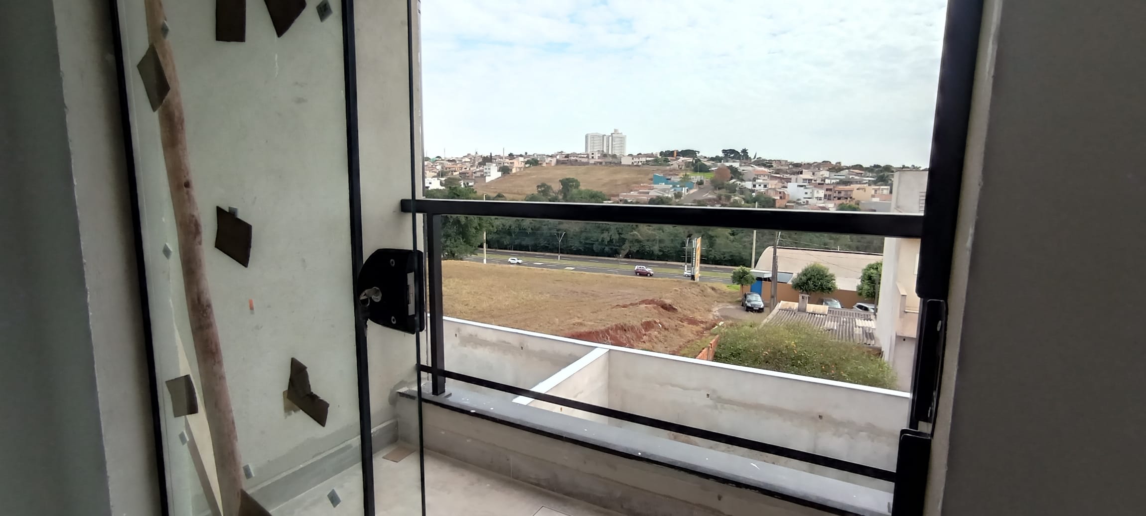 Sobrado à venda - 200m²/ 3 quartos / 3 suítes/ piscina - recém-construída  - próx av Faria Lima - Londrina/PR