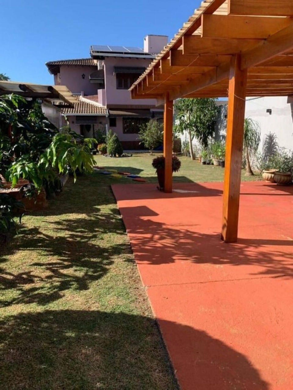 Casa à venda, 500m² terreno e 132m² construção, 2 suítes, piscina e churrasqueira, 4 vagas - Granville Parque Residencial, Londrina, PR
