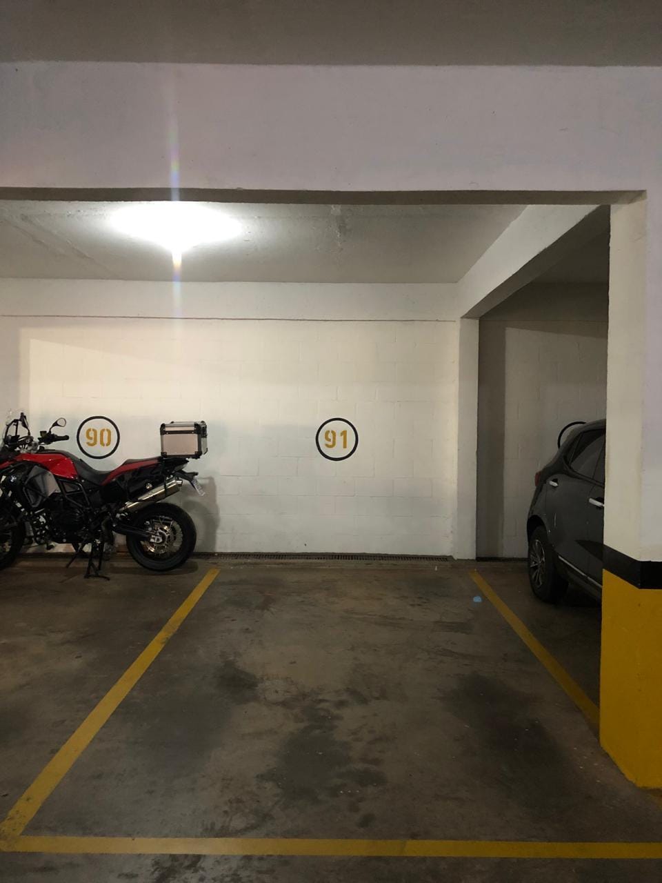 Apartamento à venda, Edifício Mirante do Lago, 76m² úteis, 3 quartos sendo 1 suíte, sacada com churrasqueira - Gleba Fazenda Palhano, Londrina, P