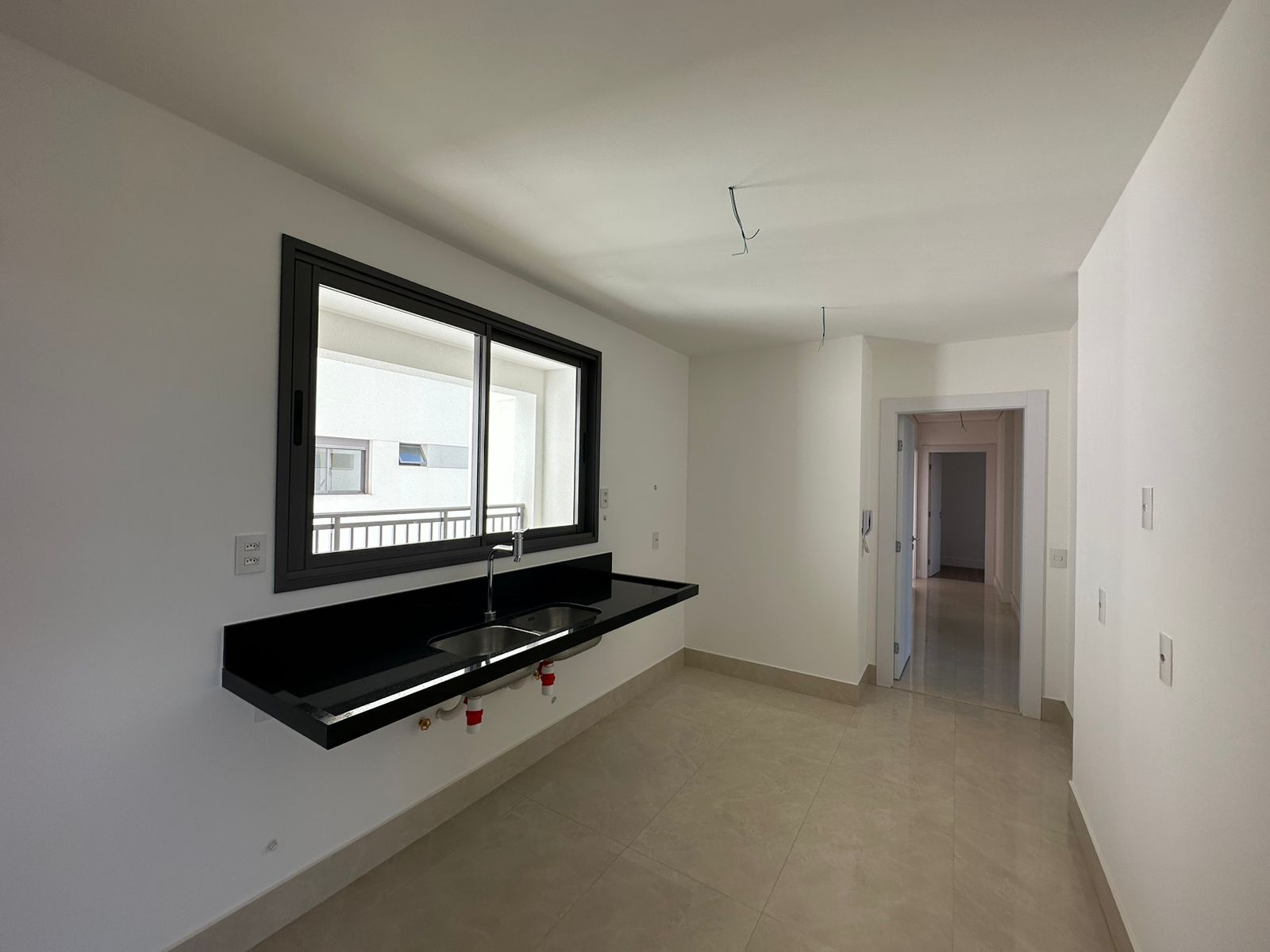 Apartamento à venda, Edifício Grand Palais,  216m² úteis, 3 suítes, sacada c/ skinglas, elevador privativo, 3 vagas , andar alto -Gleba Palhano- 
