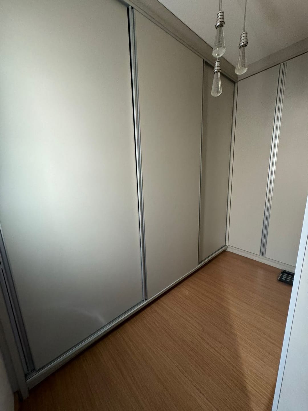 Casa à venda, Condomínio Morada das Flores, 160m² úteis, 3 quartos sendo 1 suíte, todo planejado -  Cambé/PR