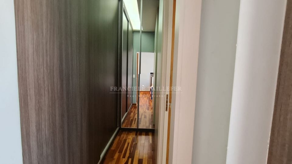 Casa térrea 295m²úteis/4 quartos (sendo 3 suítes) com piscina -Condomínio Acácia Imperial - Londrina Pr