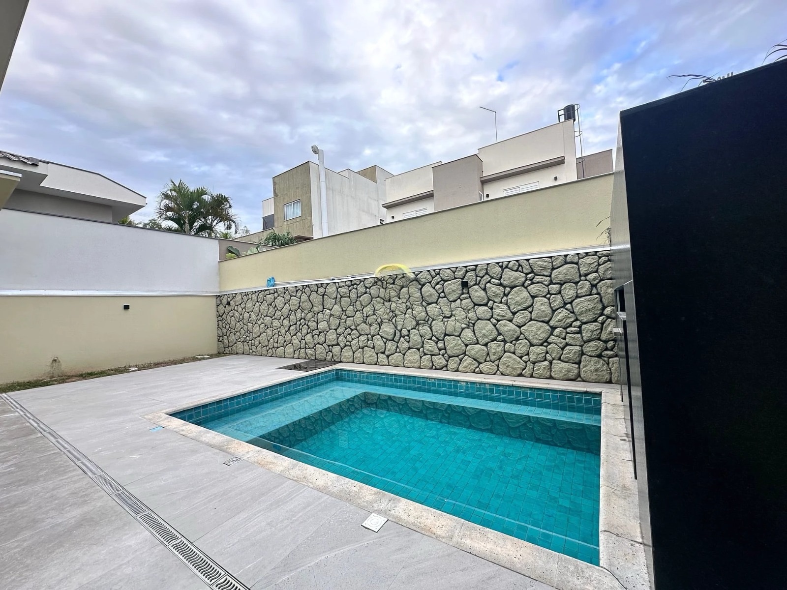 Sobrado à Venda, condomínio Royal Forest, recém construído, 330 m2 úteis, 3 suítes, elevador piscina, Esperança, Londrina, PR