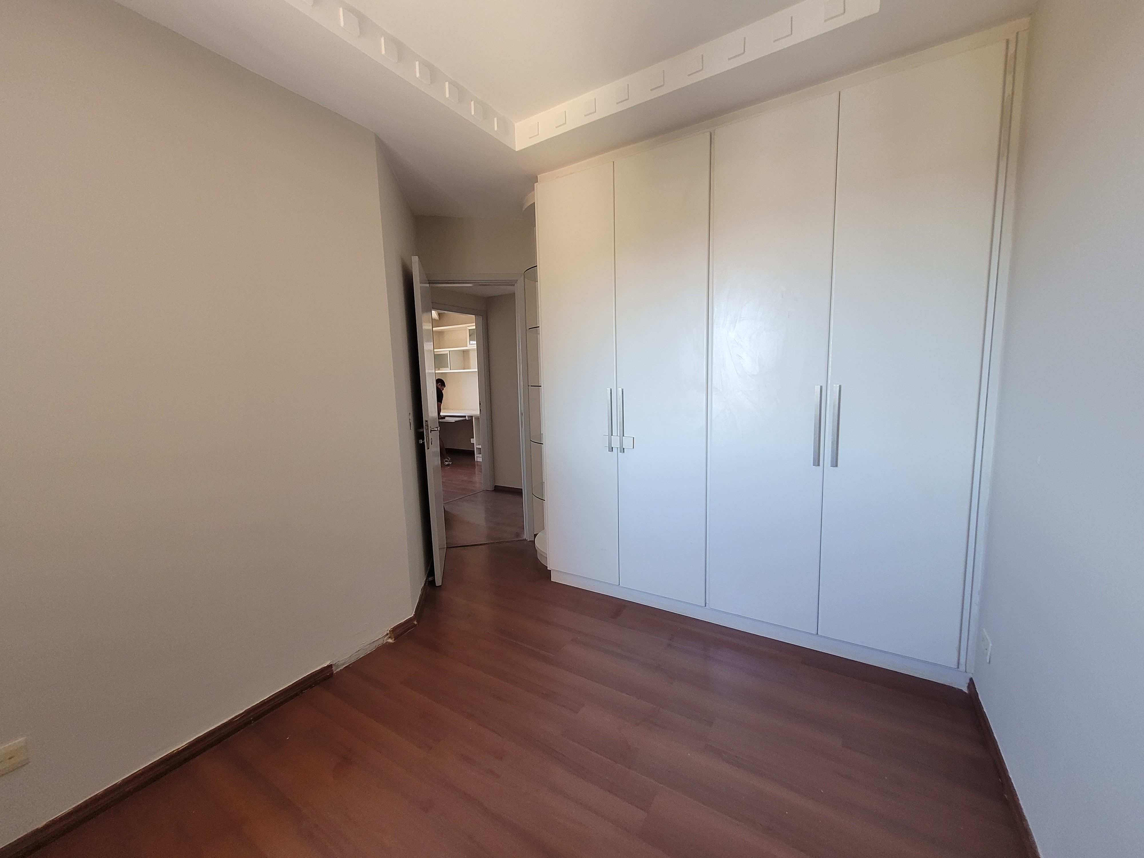 Apartamento  à Venda no edifício  Portal do lago,3 quartos/ 1 suite, andar alto, sol da manha,2 vagas de garagem,Gleba Fazenda Palhano, Londrina,