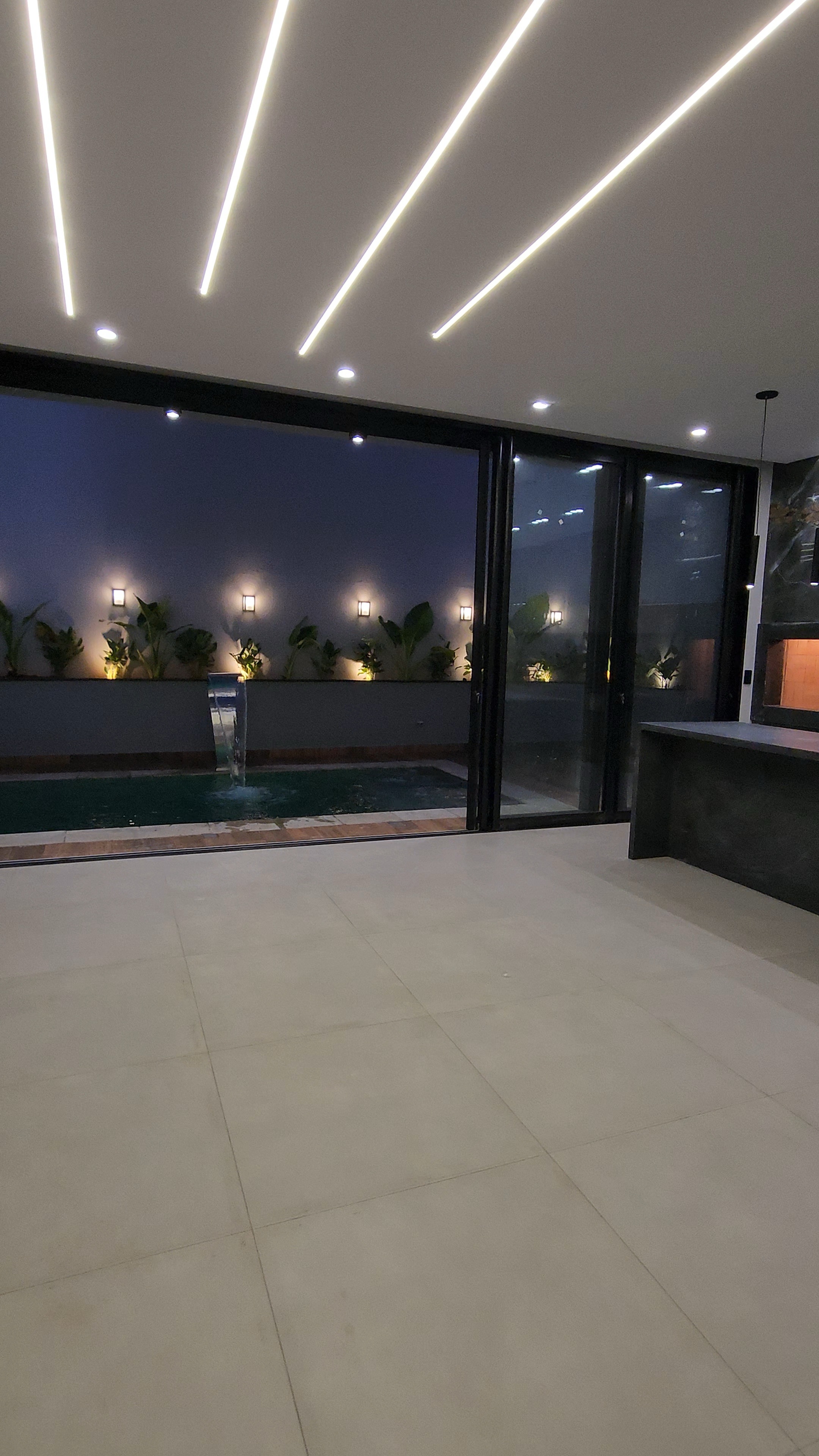Casa em condominio à Venda, Parque Tauá Araguari, 233 m² construção, 3 suítes, hidro, piscina privativa - Jardim Morumbi, Londrina, PR