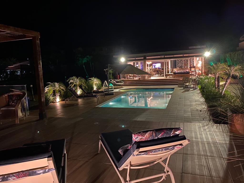 Chácara à Venda, porteira fechada, 1582m² no Condomínio das Águas, casa de 420m² úteis, 4 suítes,  piscina, 14 vagas - Porecatu, PR