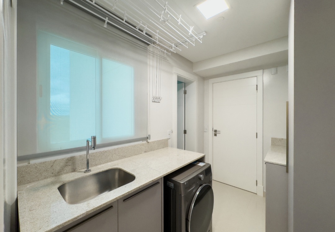Apartamento à venda vista mar - Edifício Infinity Coast, 164m² úteis, 3 suítes, andar alto, 3 vagas  -  Pioneiros, Balneário Camboriú, SC